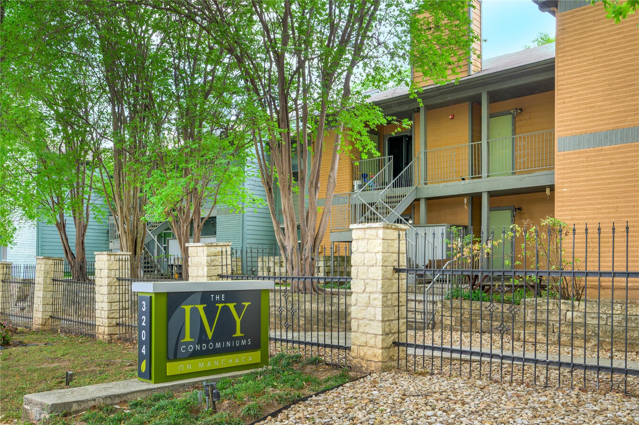 Listing photo 1 of 3204  Menchaca Rd  #105