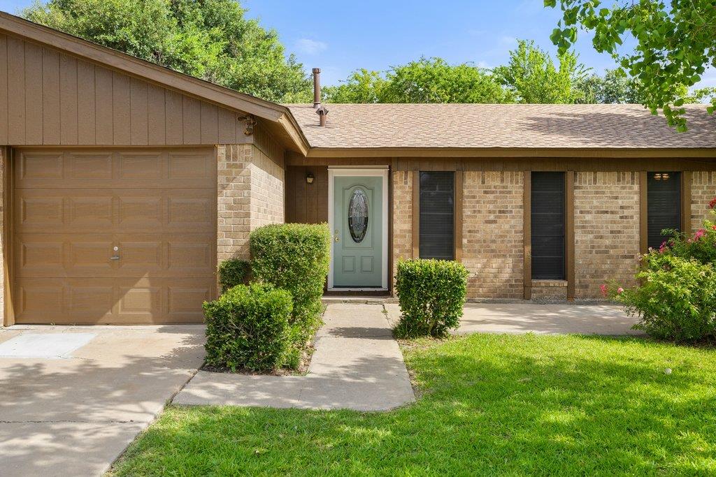 Listing photo 1 of 704  Brookwood Cir