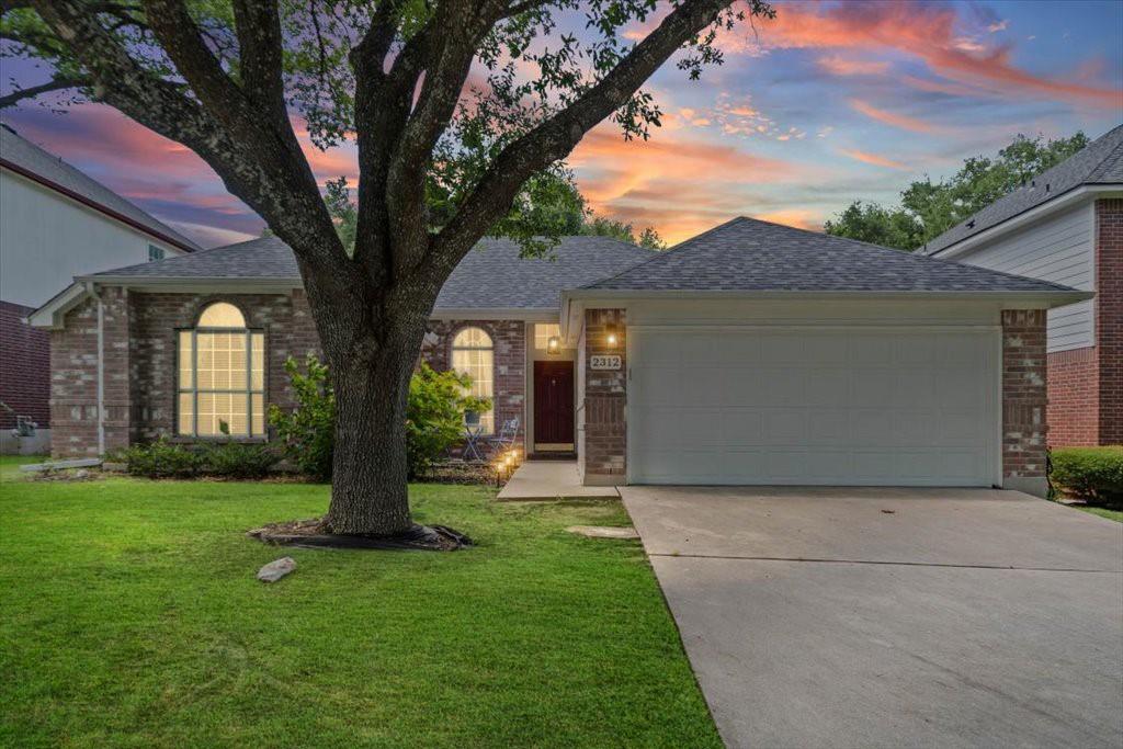 Listing photo 1 of 2312  Mockingbird Dr