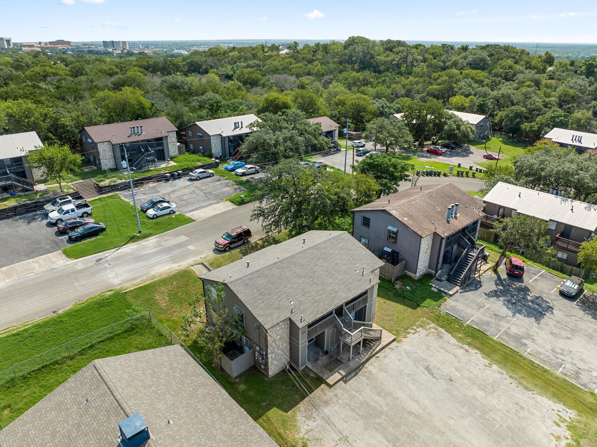 Listing photo 1 of 608  Bracewood Cir