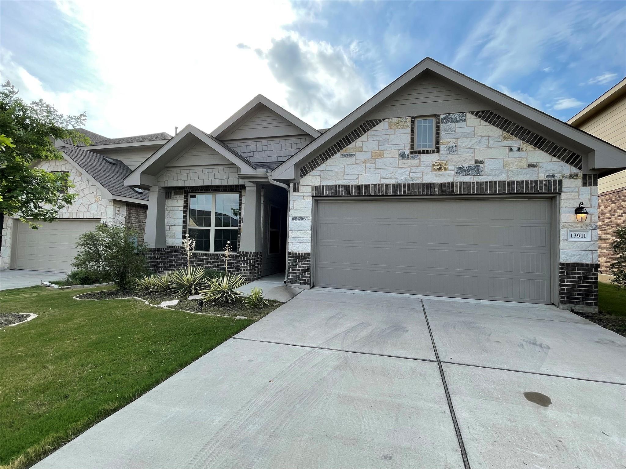 Listing photo 1 of 13911  Stripling Ln  #22