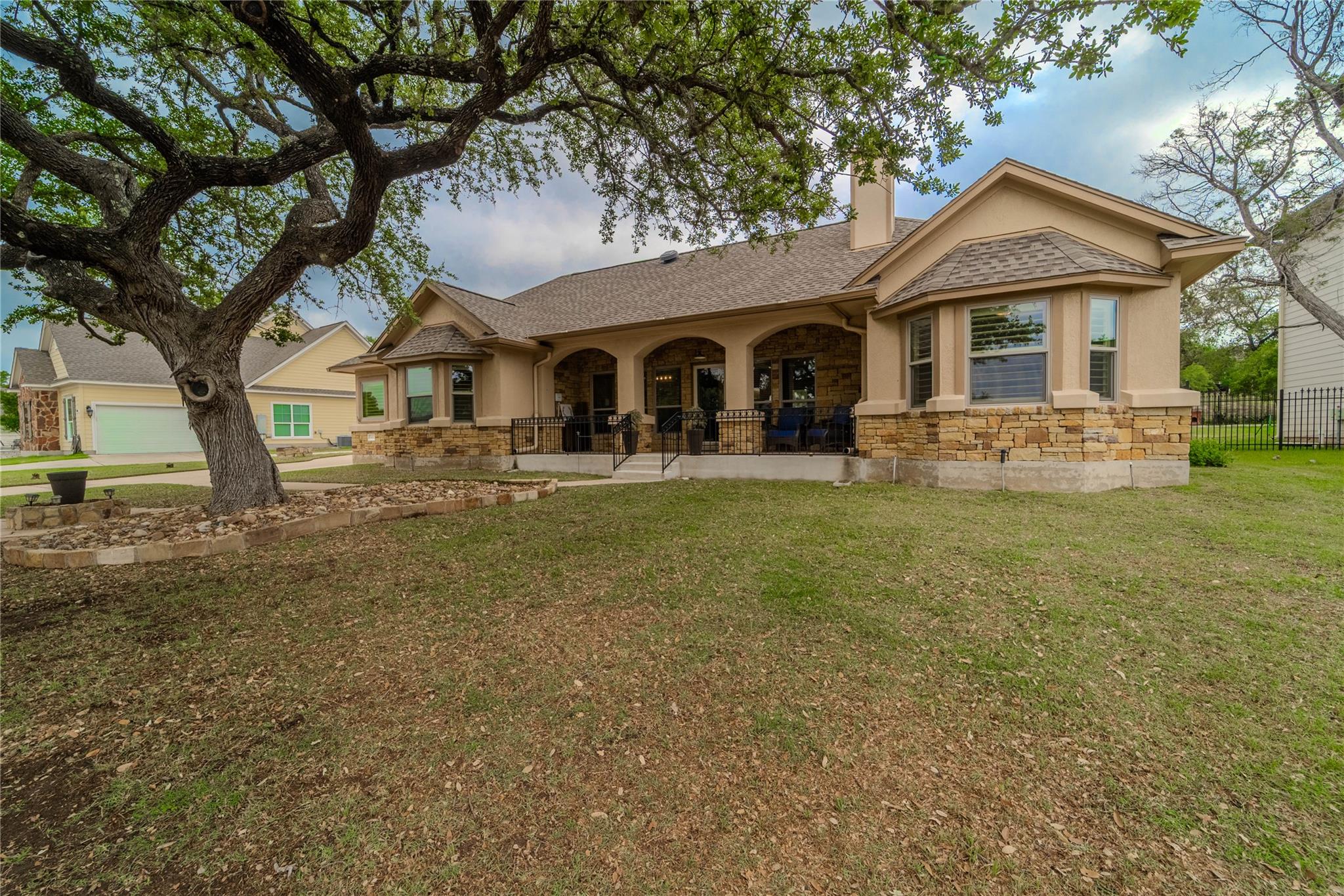 Listing photo 1 of 19013  Venture Dr