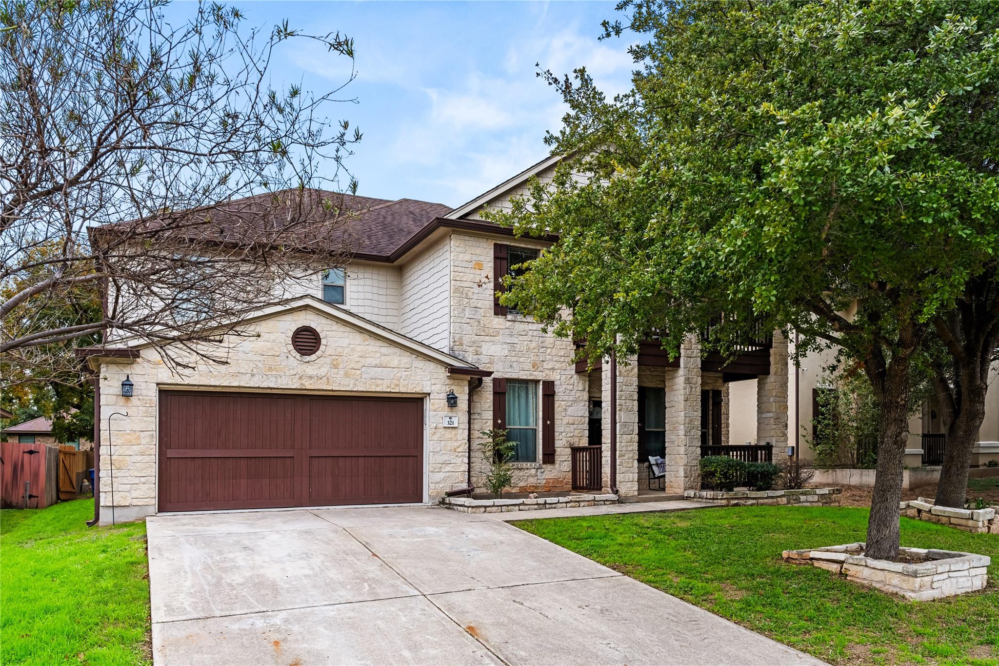 Listing photo 1 of 321  Angel Oak St
