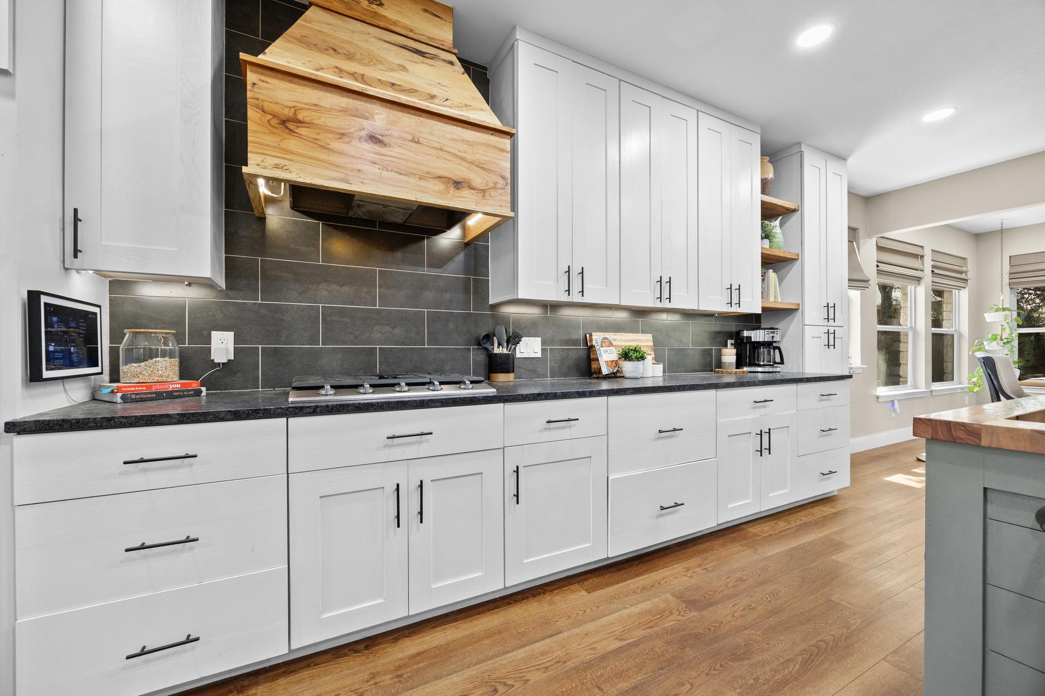 Listing photo 1 of 2587  Arbor Dr