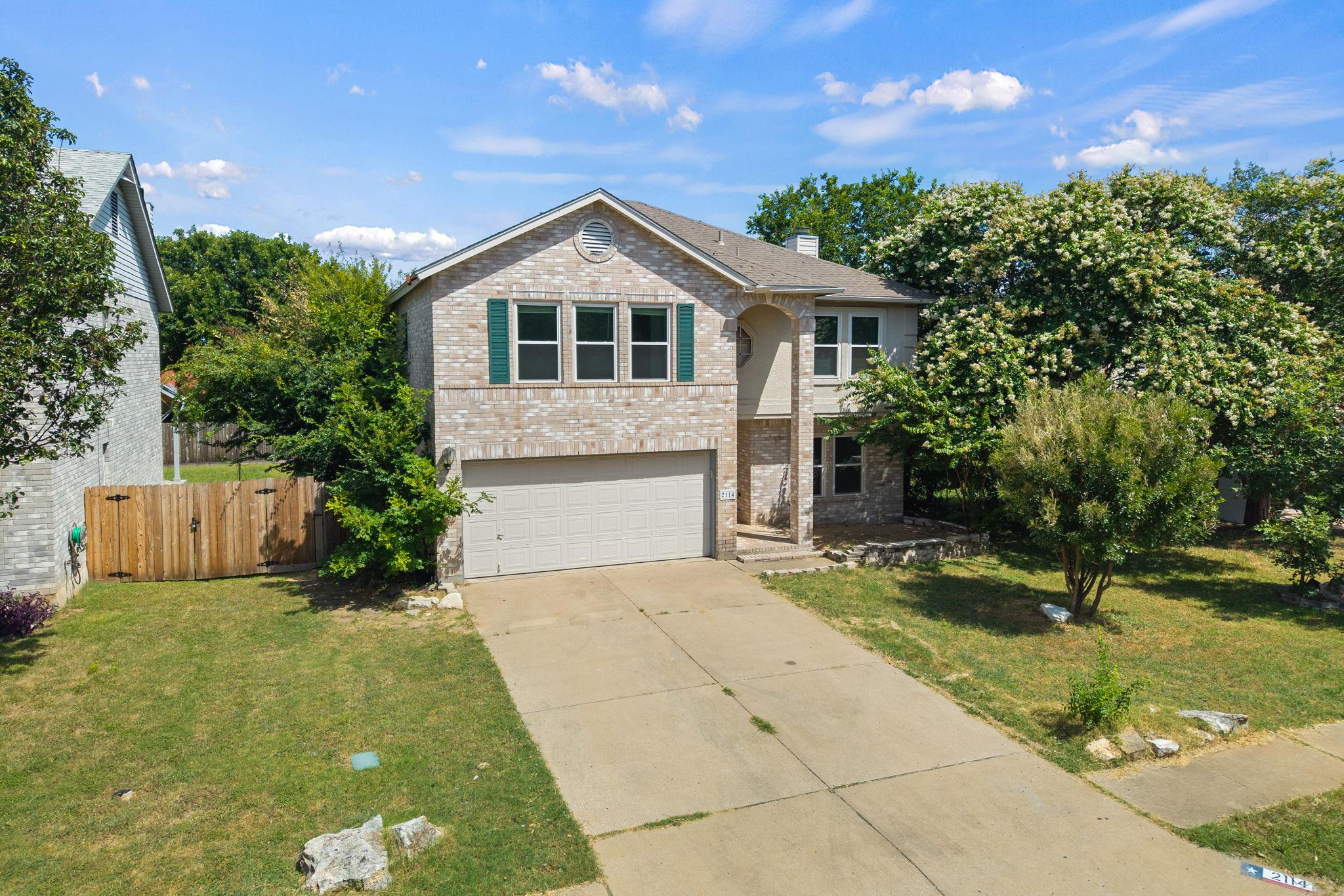 Listing photo 1 of 2114  Milan Dr