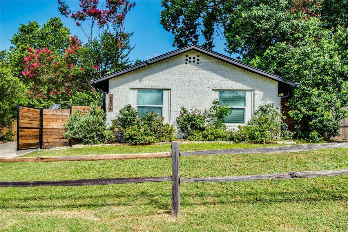 Listing photo 1 of 2506  Audubon Pl