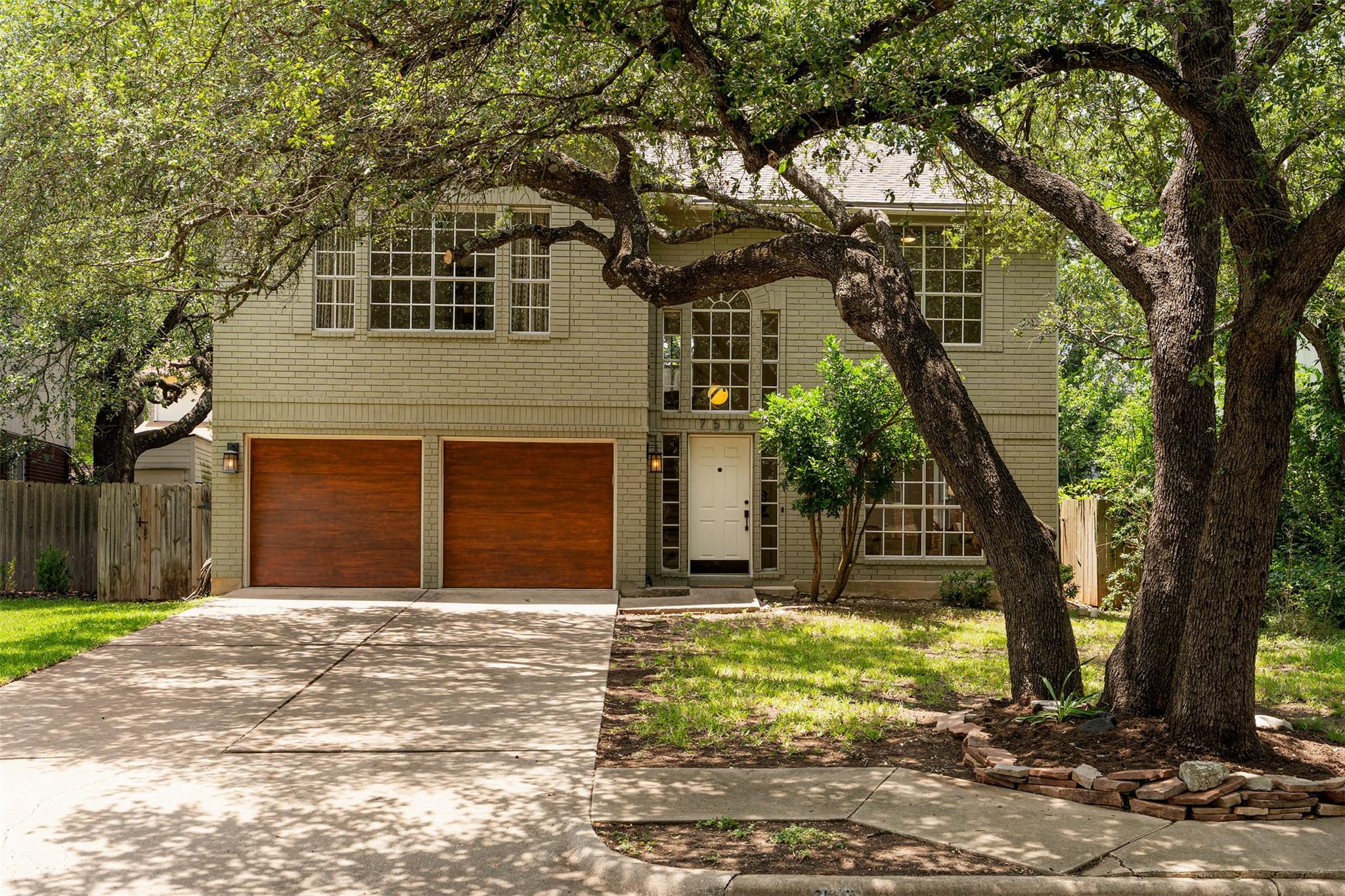 Listing photo 1 of 7516  Windrush Dr