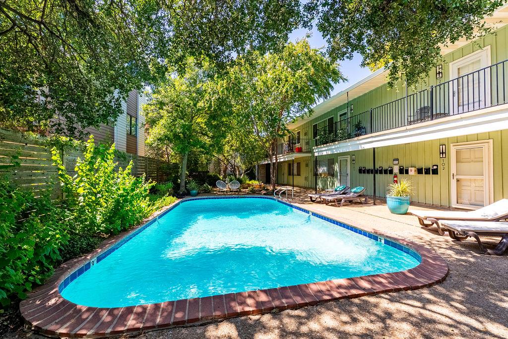 Listing photo 1 of 1514  Forest Trl  #106