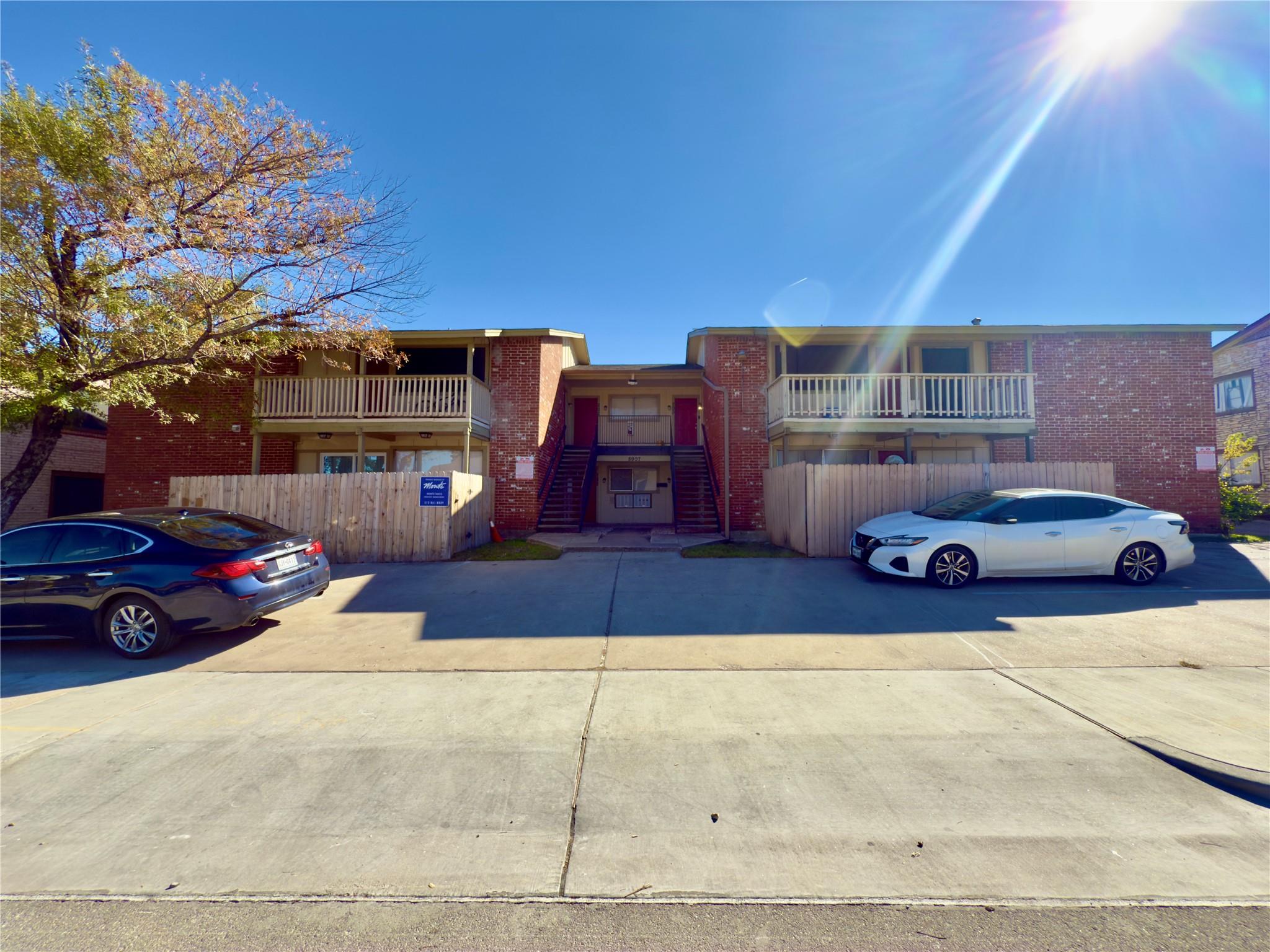 Listing photo 1 of 8907  Parkfield Dr  #101