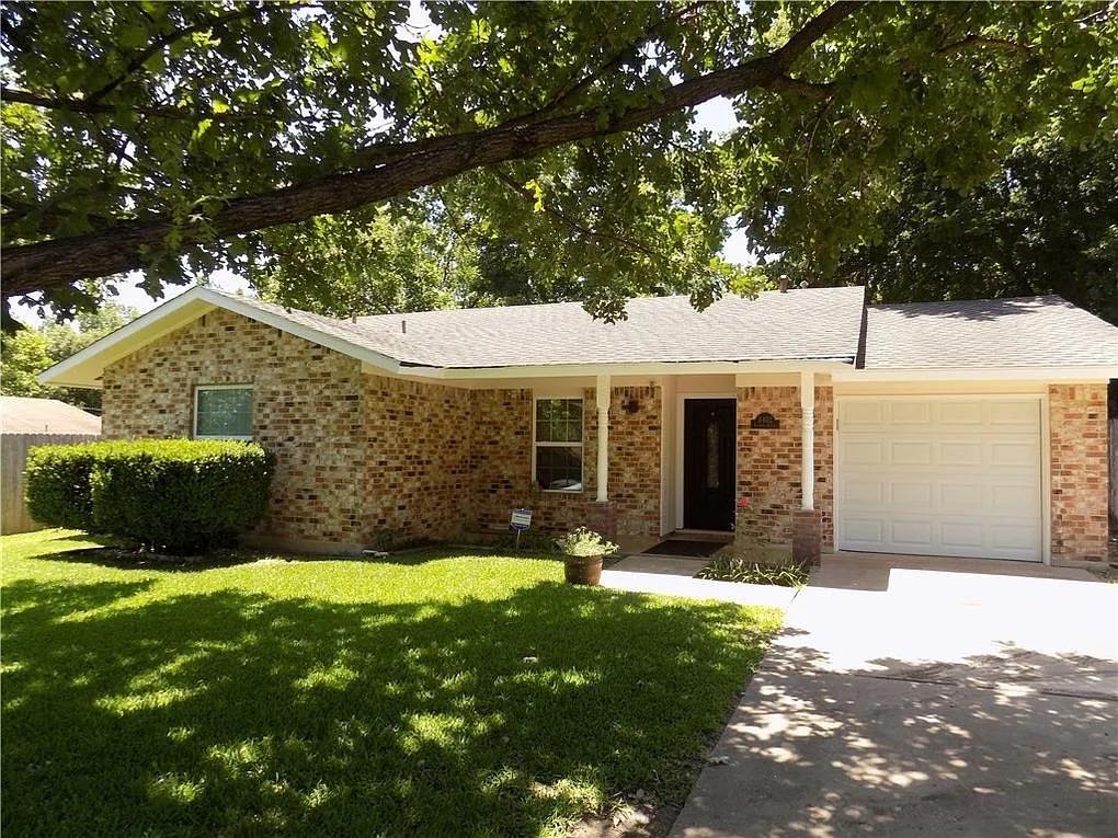 Listing photo 1 of 8402  Leesburg Cir