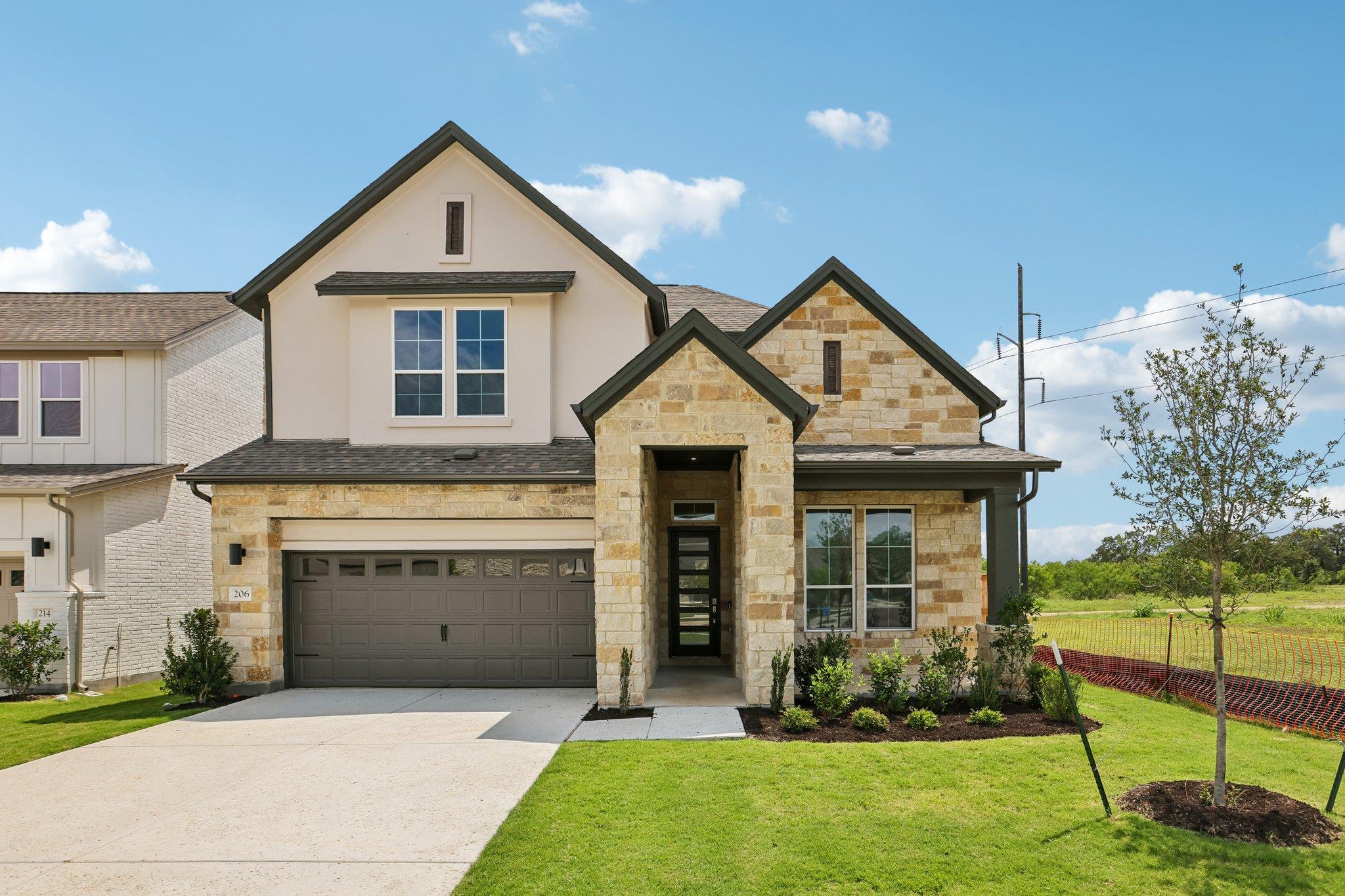 Listing photo 1 of 206  San Saba Dr