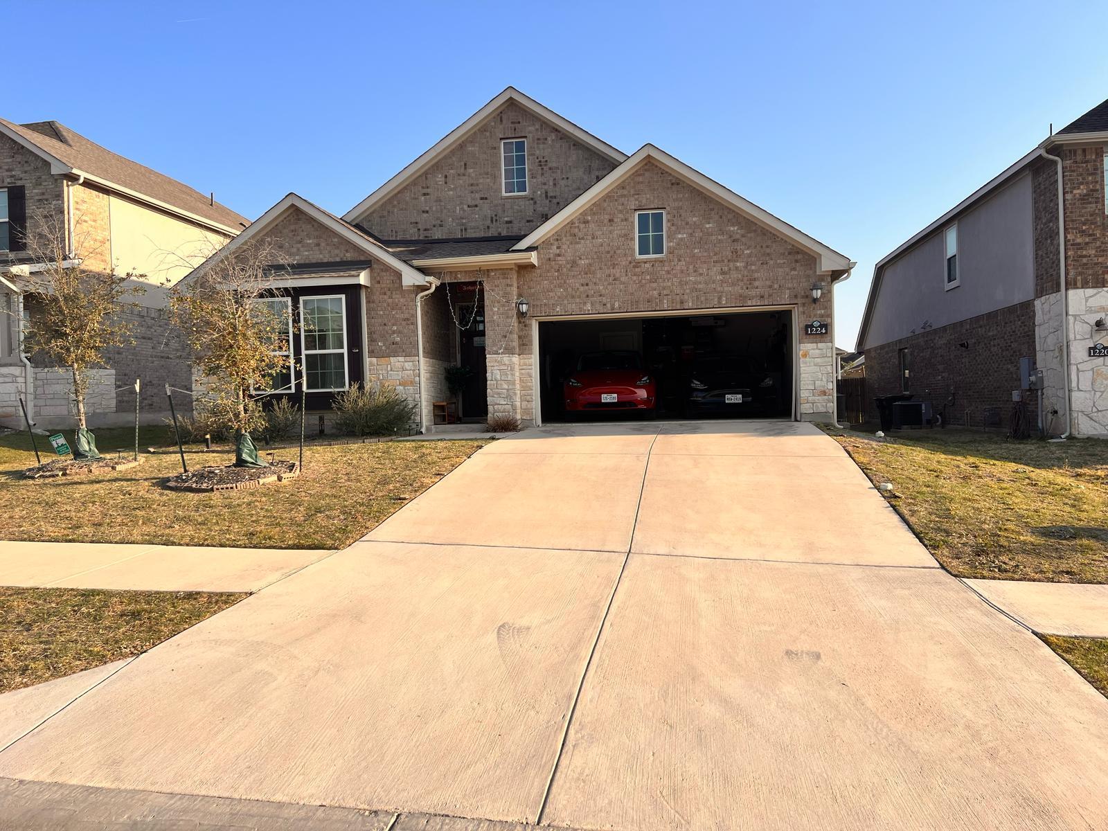 Listing photo 1 of 1224  Leaning Oak Ln