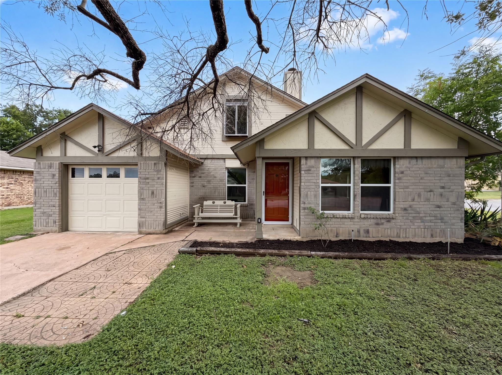 Listing photo 1 of 1301  Pitcairn Dr