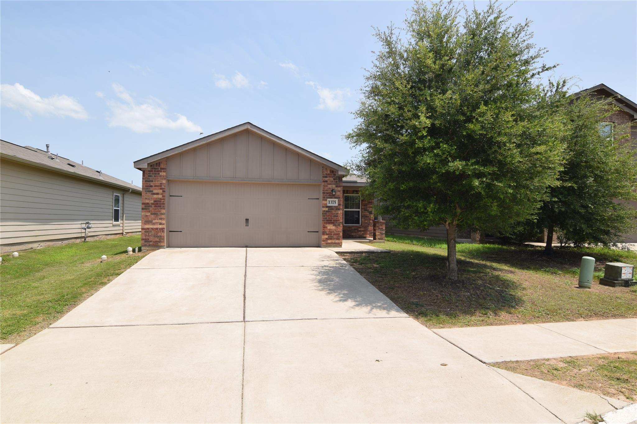 Listing photo 1 of 1375  Amy Dr