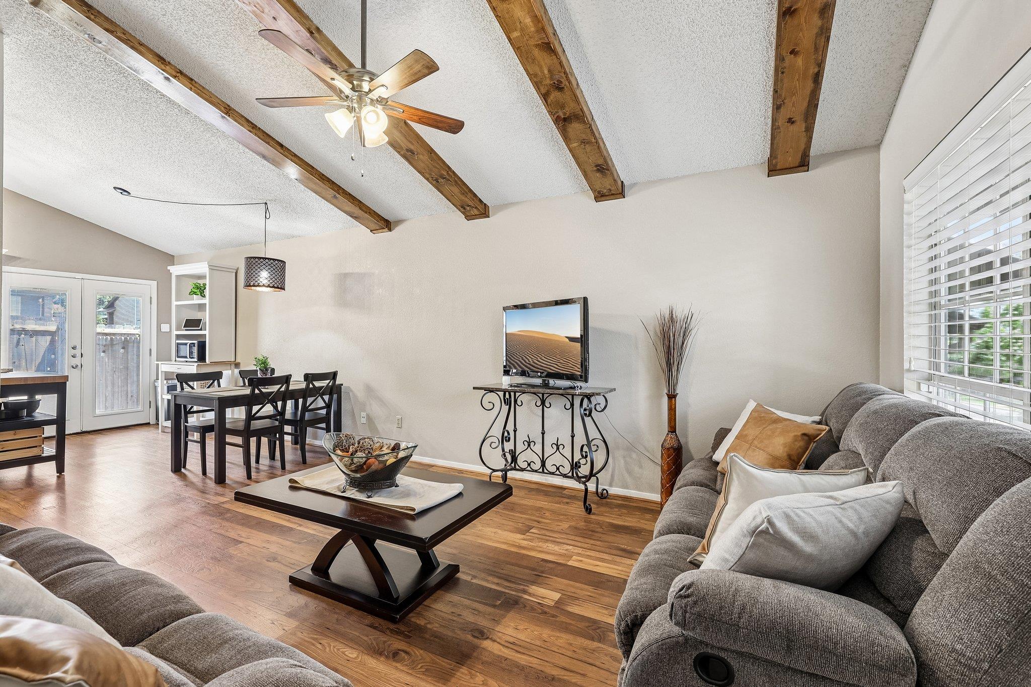 Listing photo 1 of 1015  Yager Ln  #184