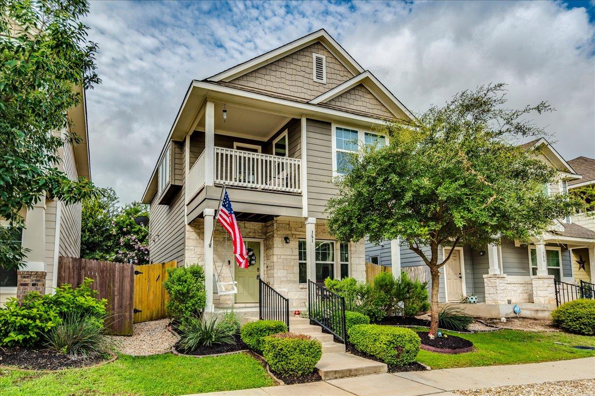 A welcoming facade with a balcony provides an inv