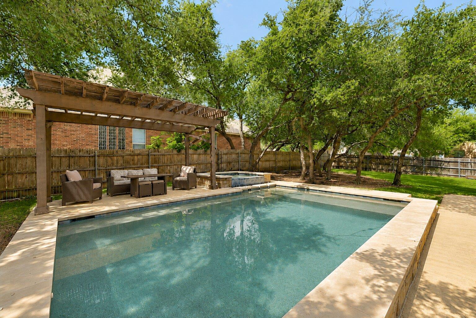 Listing photo 1 of 1385  Pine Forest Cir