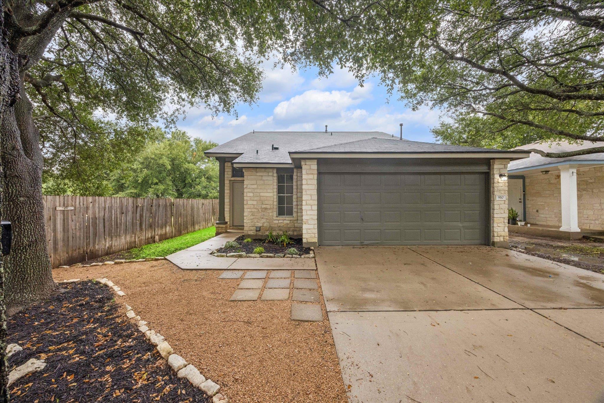Listing photo 1 of 910  Port Daniel Dr