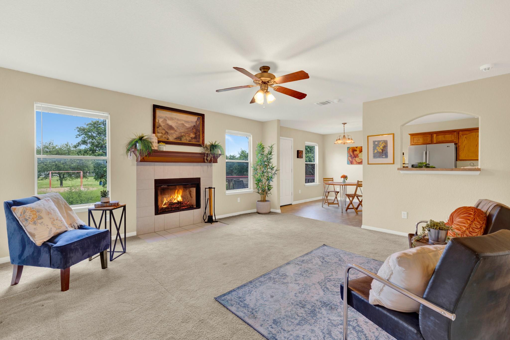 Listing photo 1 of 2047  Lisa Ln