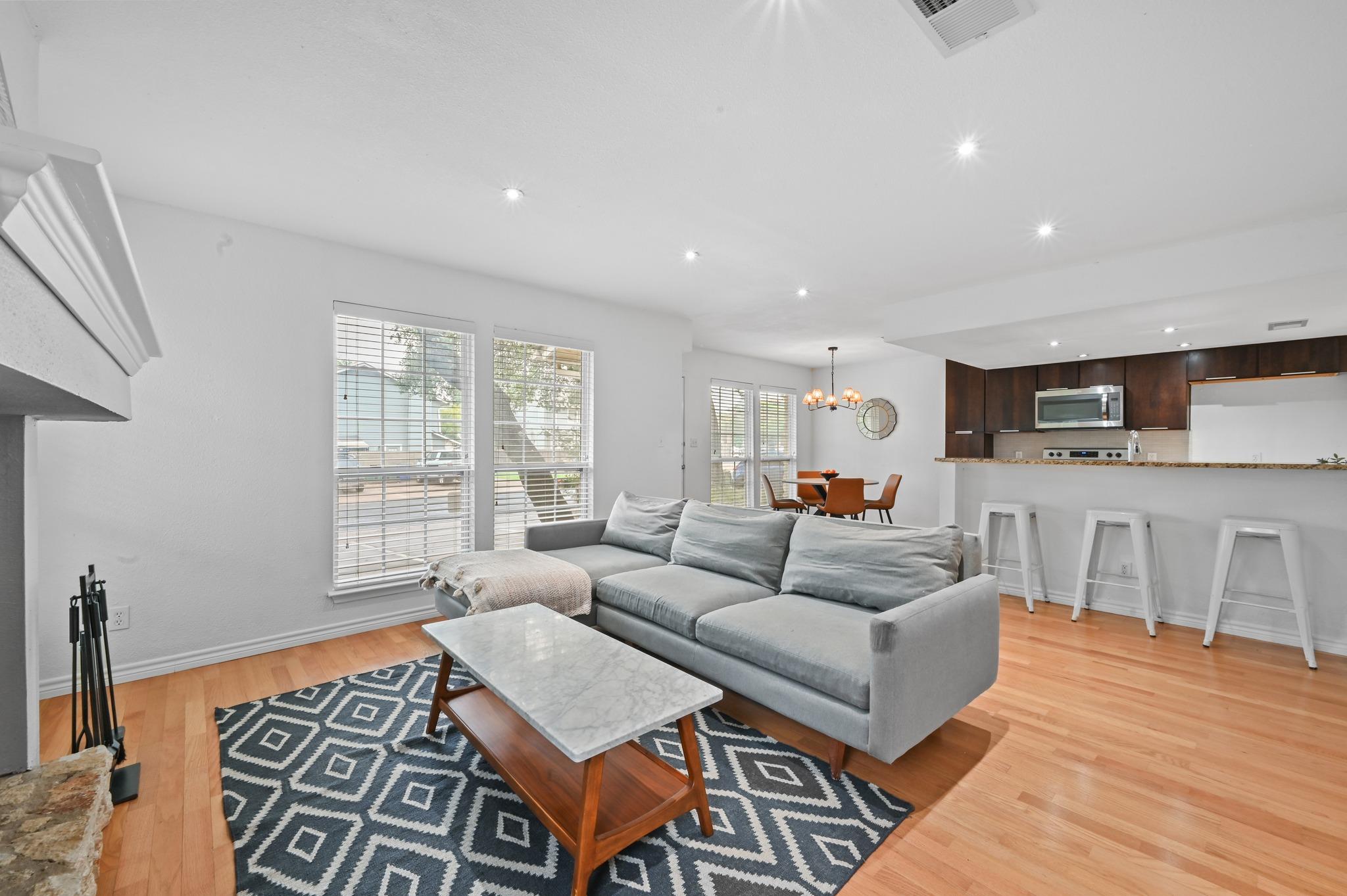 Listing photo 1 of 1504B  Allen Rd