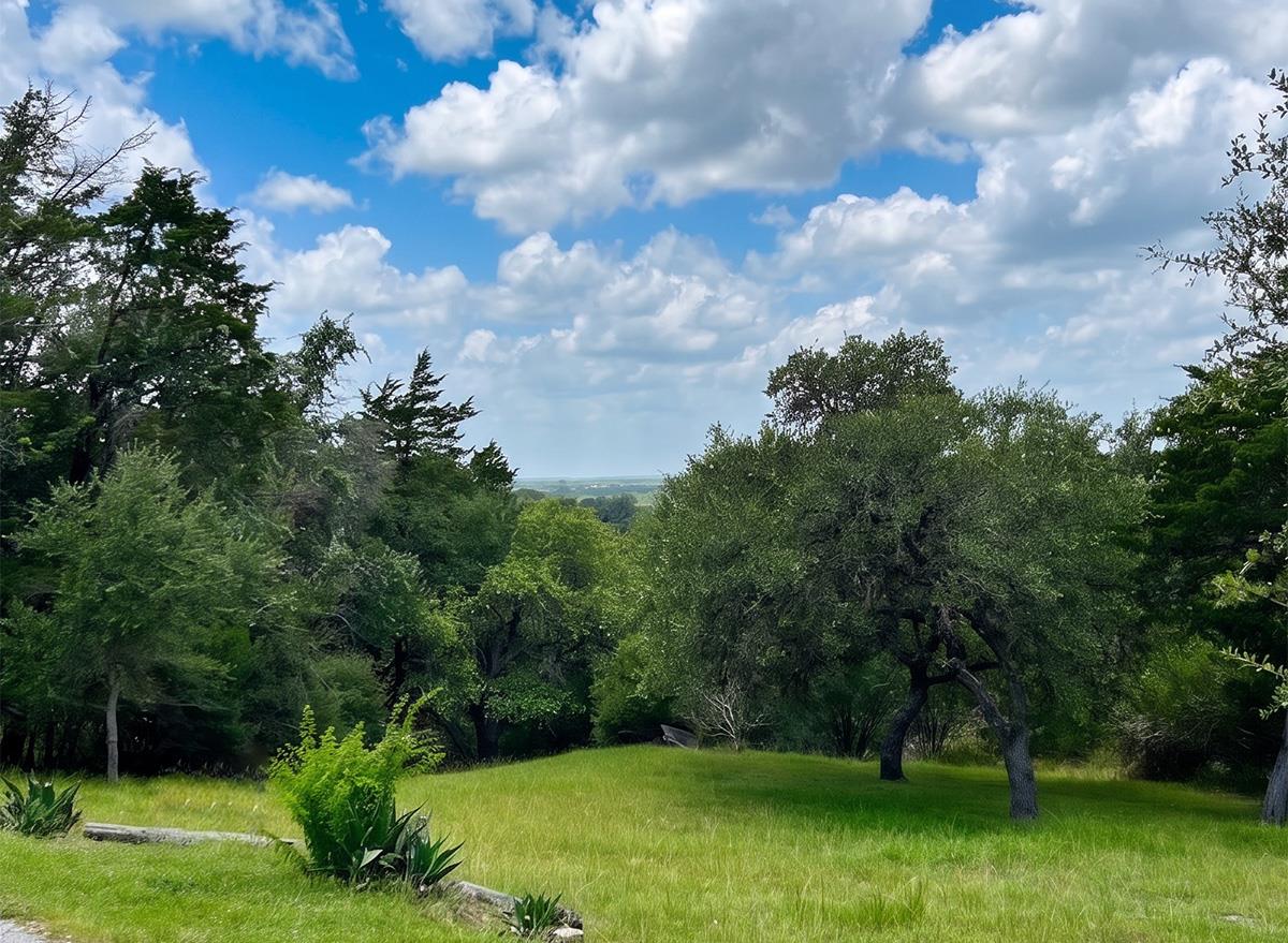 Listing photo 1 of 404  Valley View Dr
