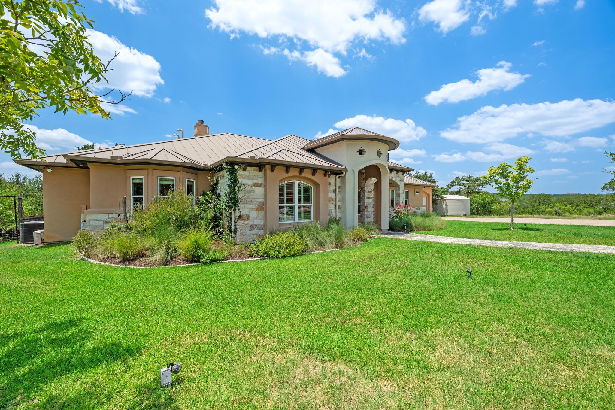 Listing photo 1 of 1012  Quail Ridge Dr
