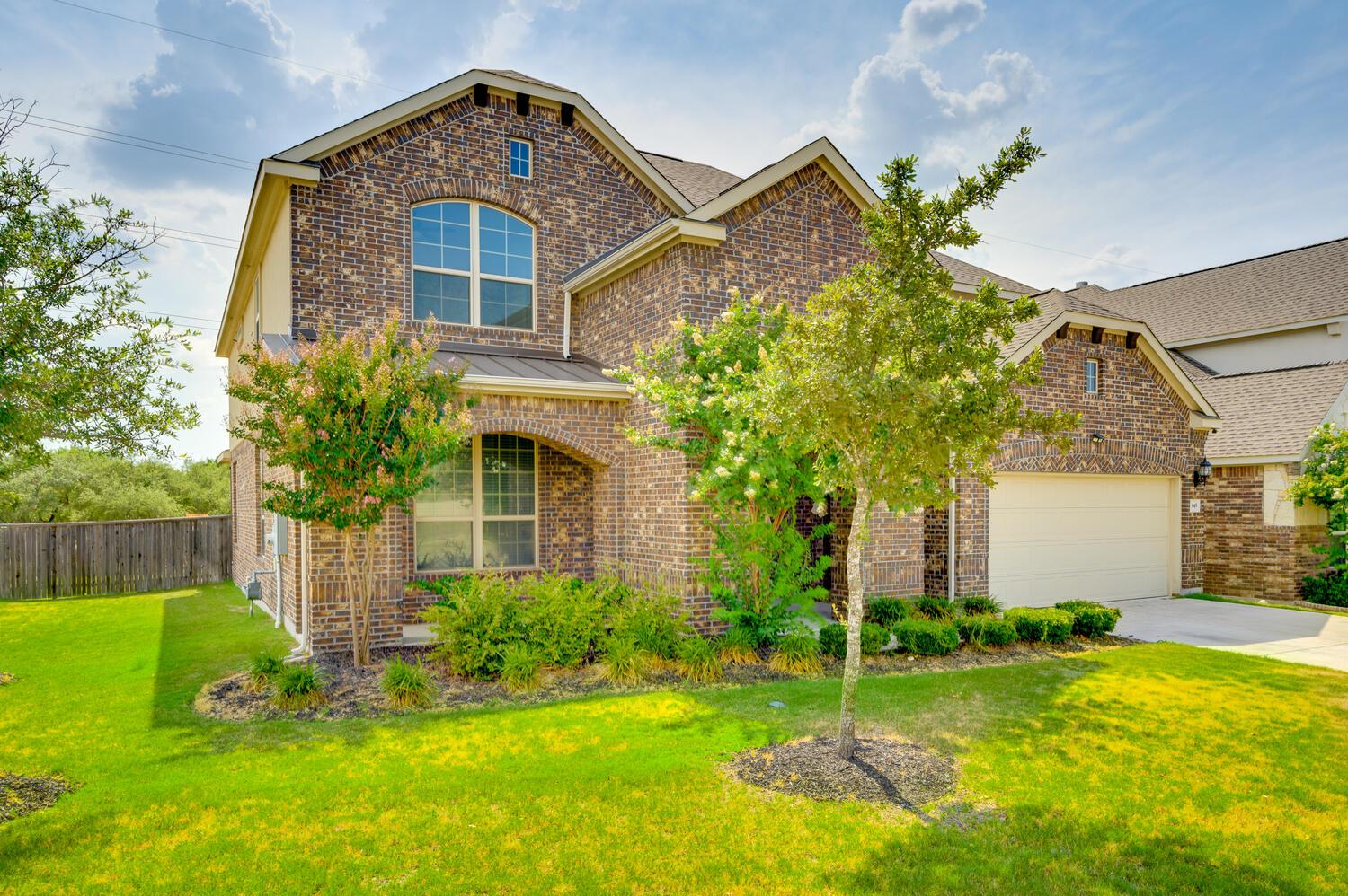 Listing photo 1 of 845  Richardson Ln