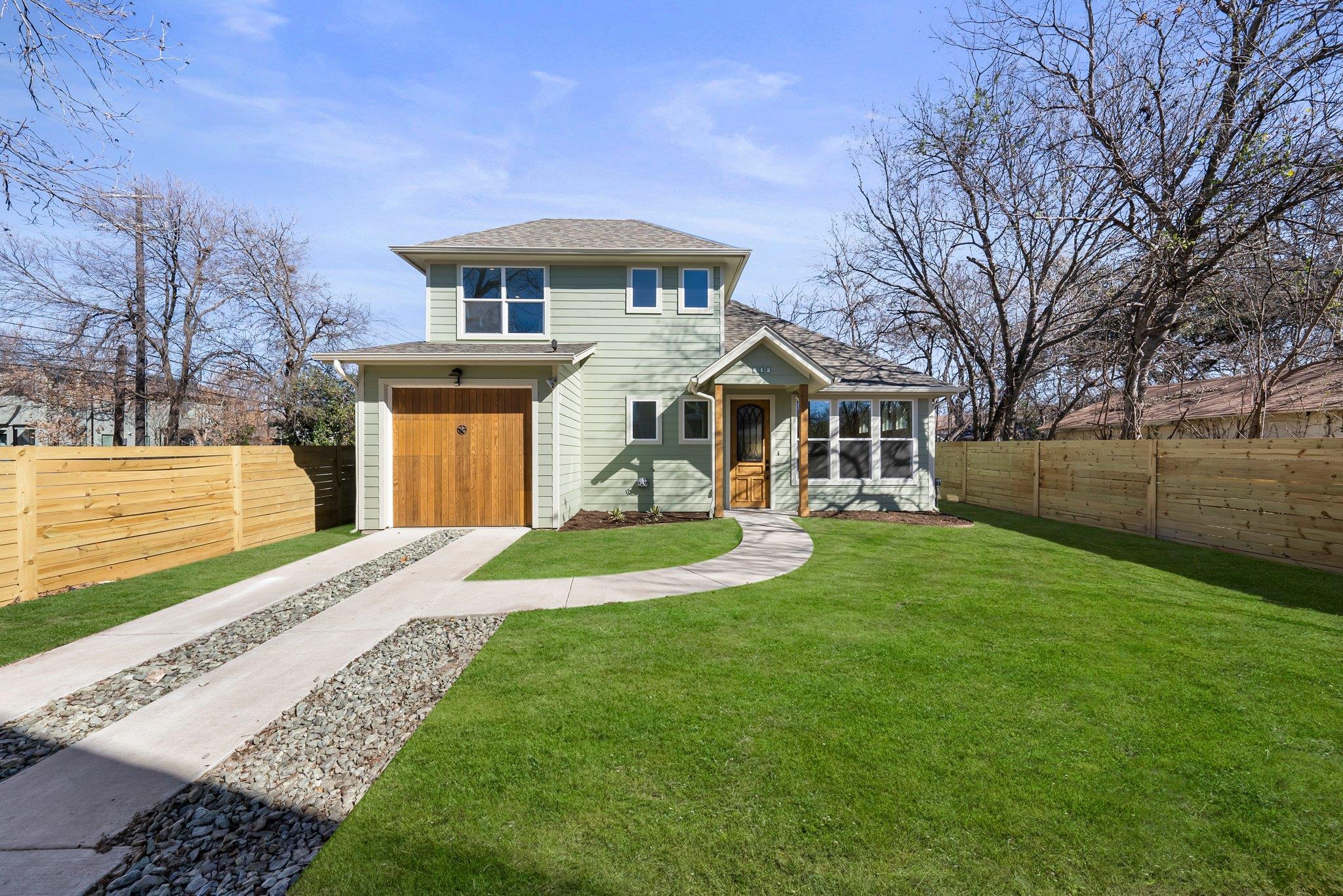 Listing photo 1 of 512 W Saint Johns Ave  #B (back unit)