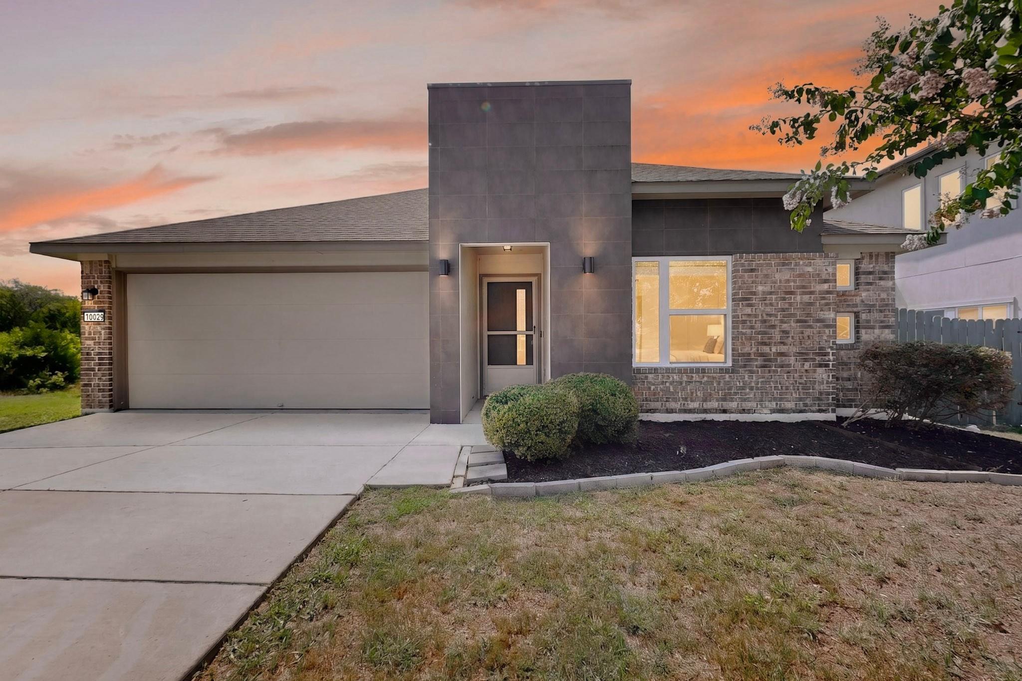 Listing photo 1 of 10029  Dalliance Ln