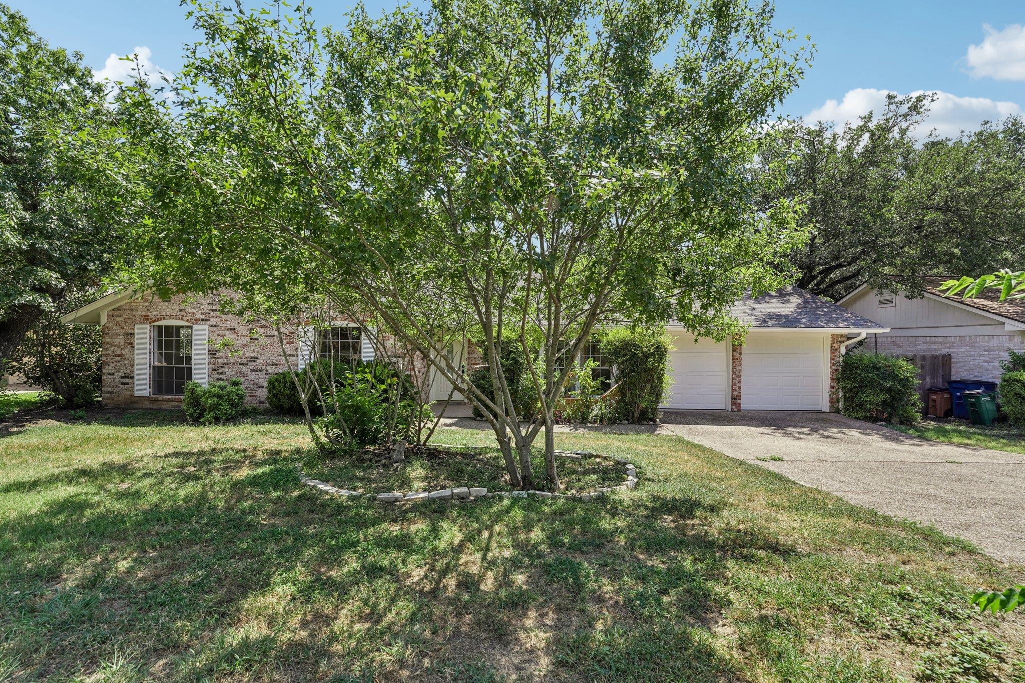 Listing photo 1 of 11307  Alhambra Dr