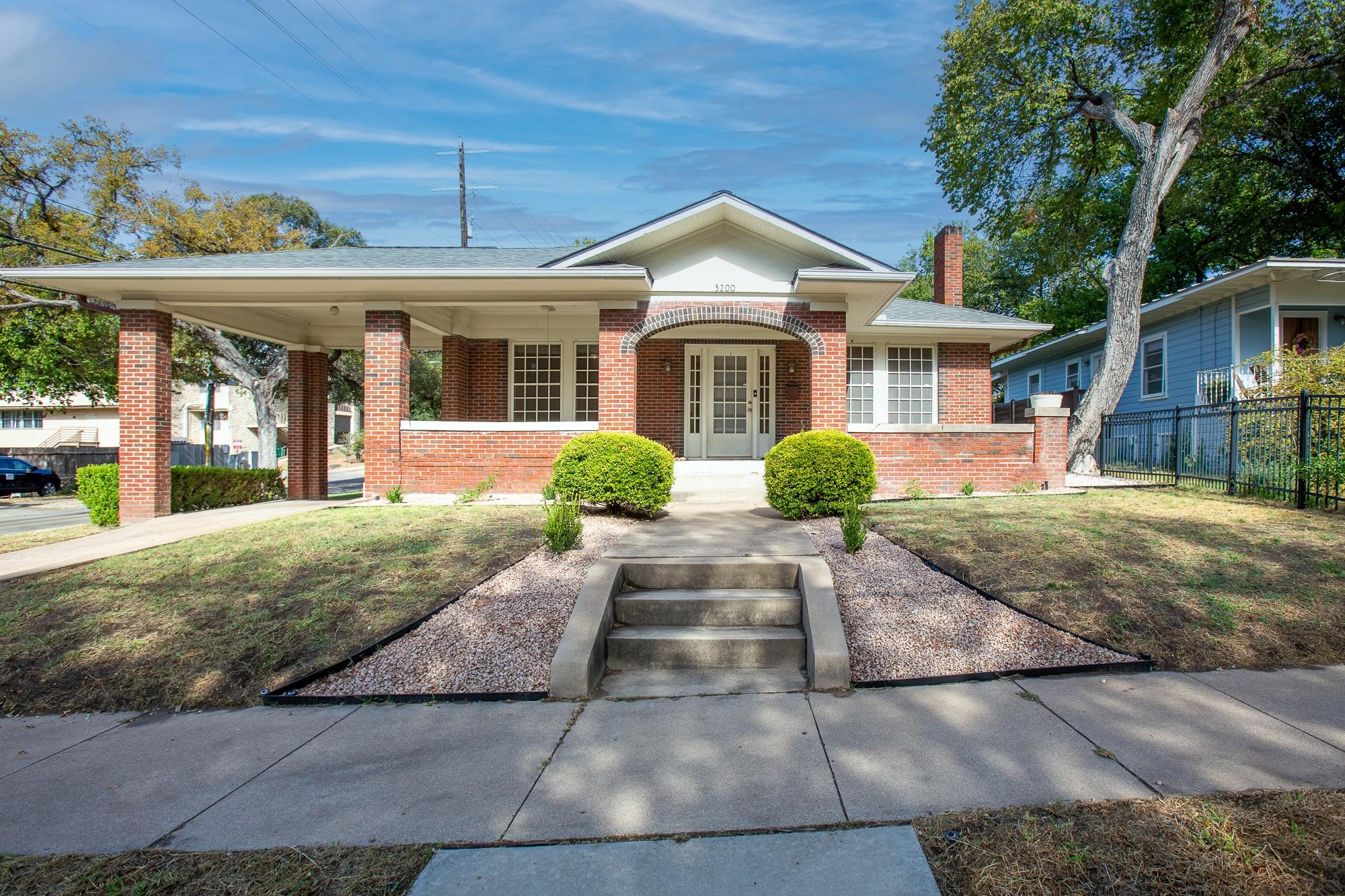 Listing photo 1 of 3200  Harris Park Ave