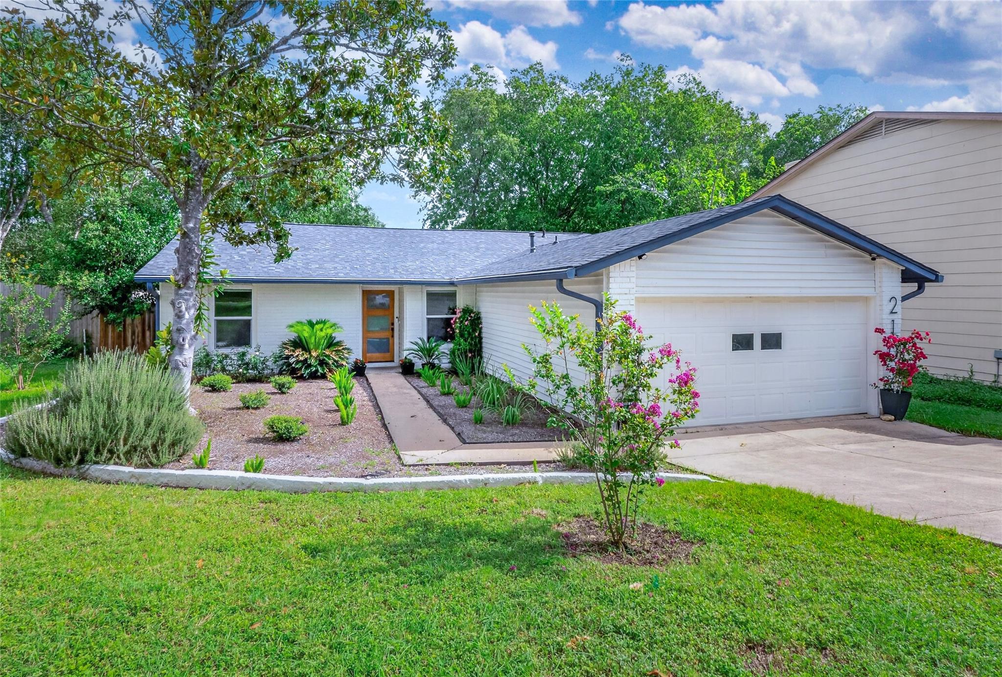 Listing photo 1 of 2102  Lear Ln