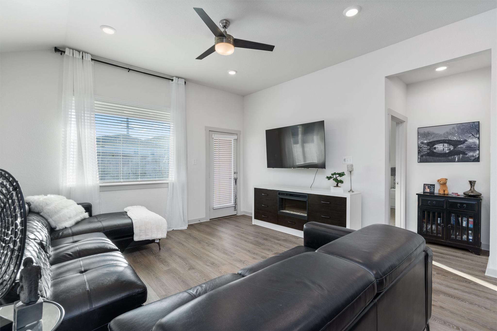 Listing photo 1 of 120  Scarborough Way