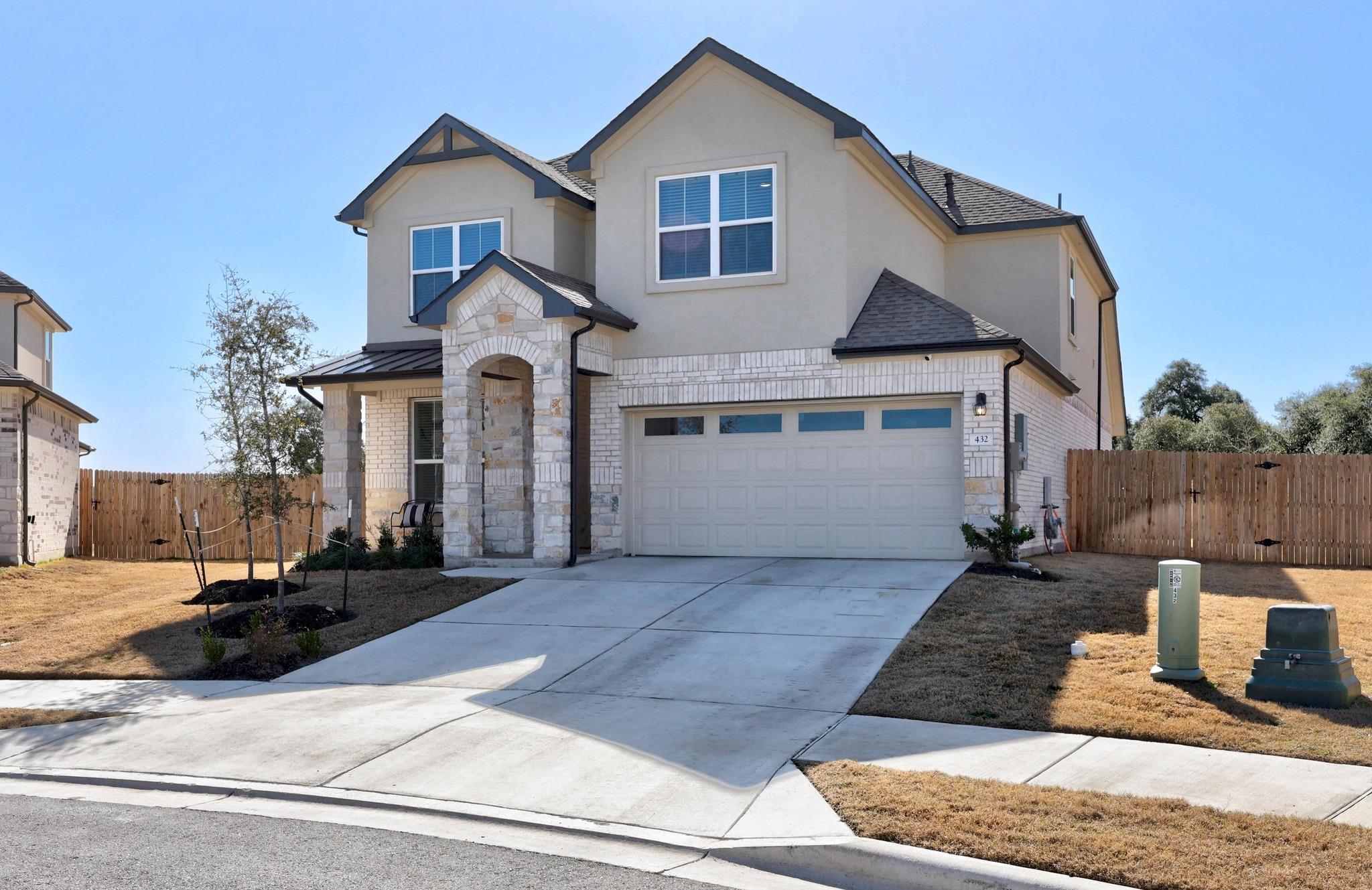 Listing photo 1 of 432  Tinto St