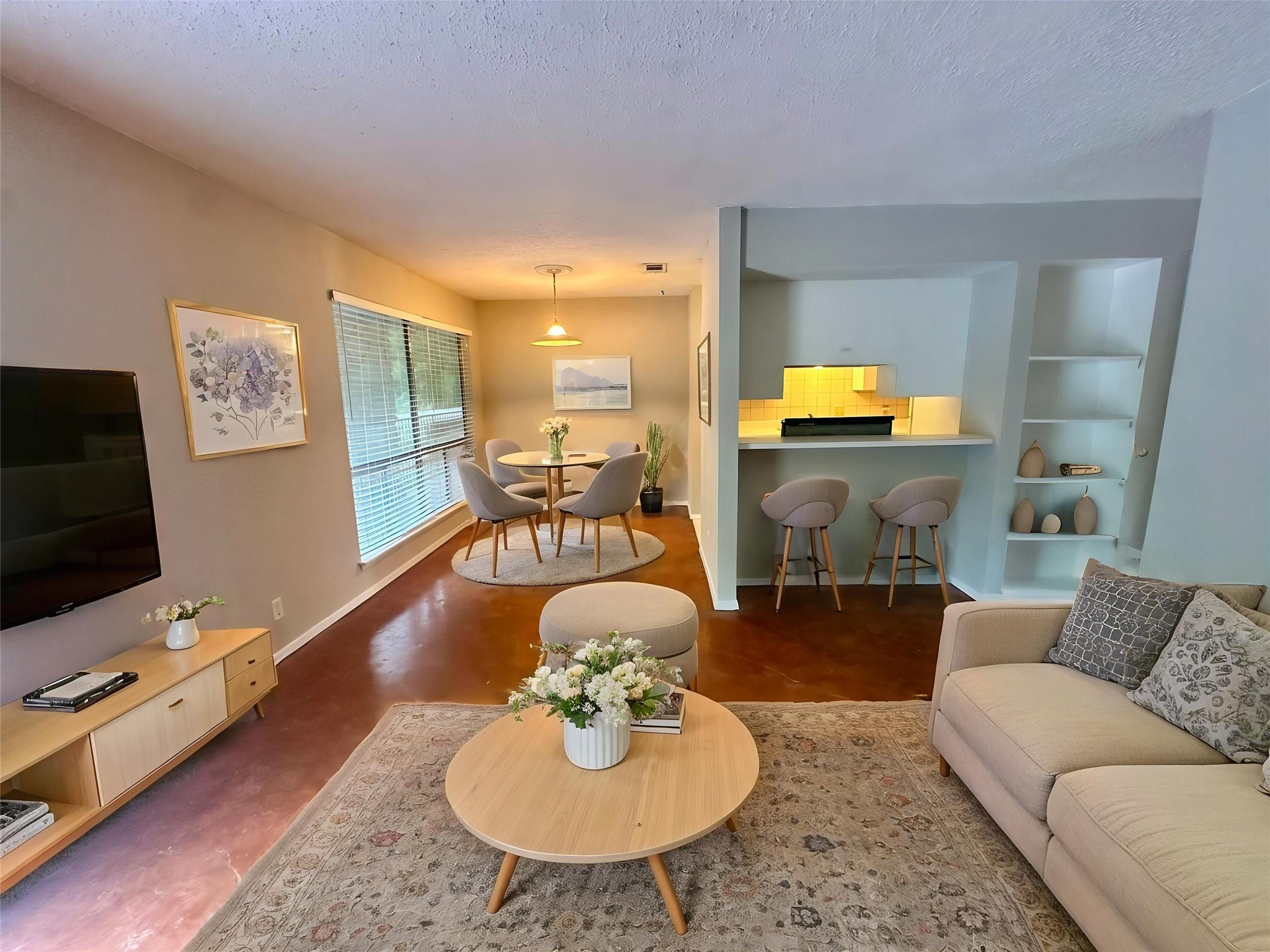 Listing photo 1 of 500 E Riverside Dr  #211