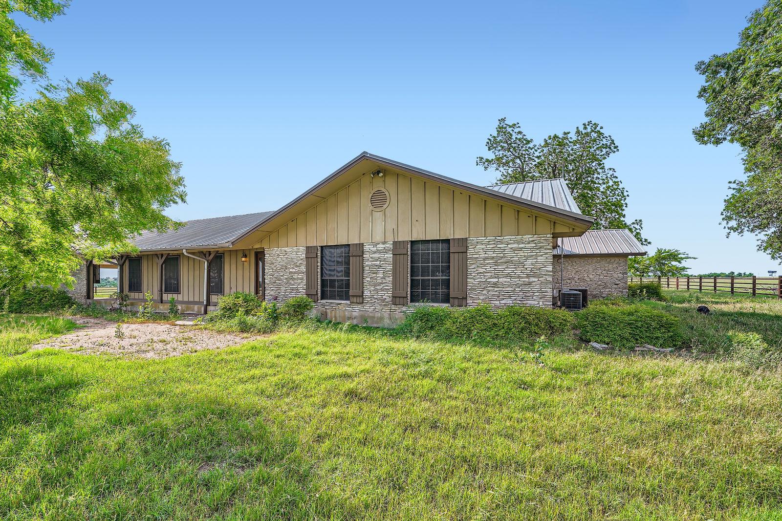 Listing photo 1 of 1850  County Road 105 None