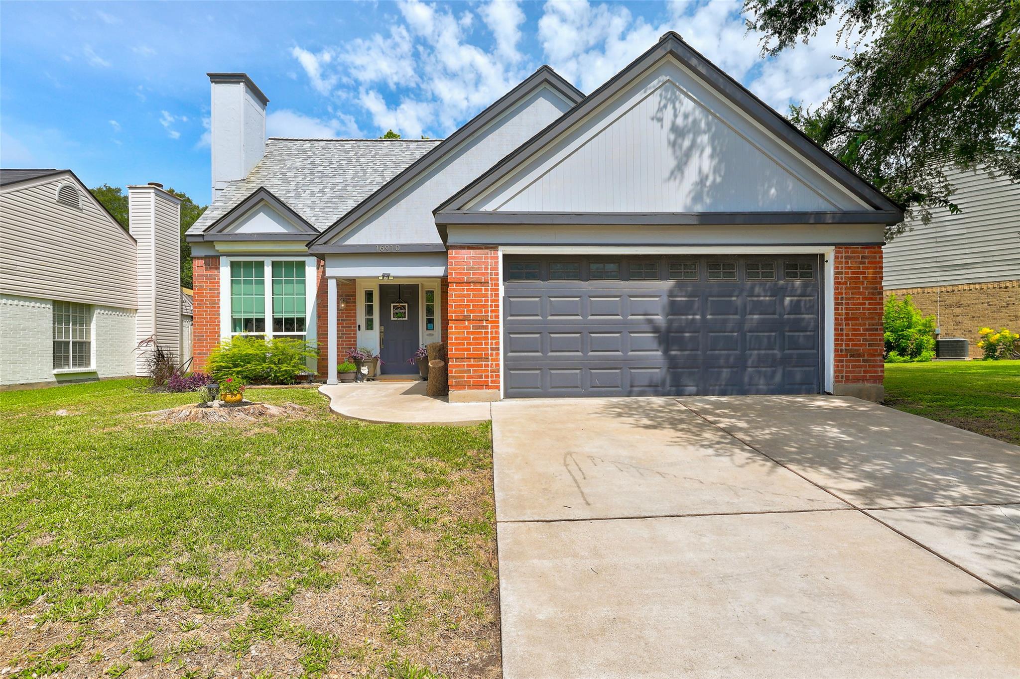 Listing photo 1 of 16910  Columbine St