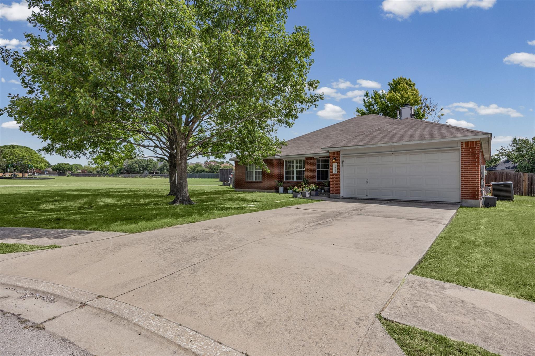 Listing photo 1 of 1313  Laurelleaf Dr