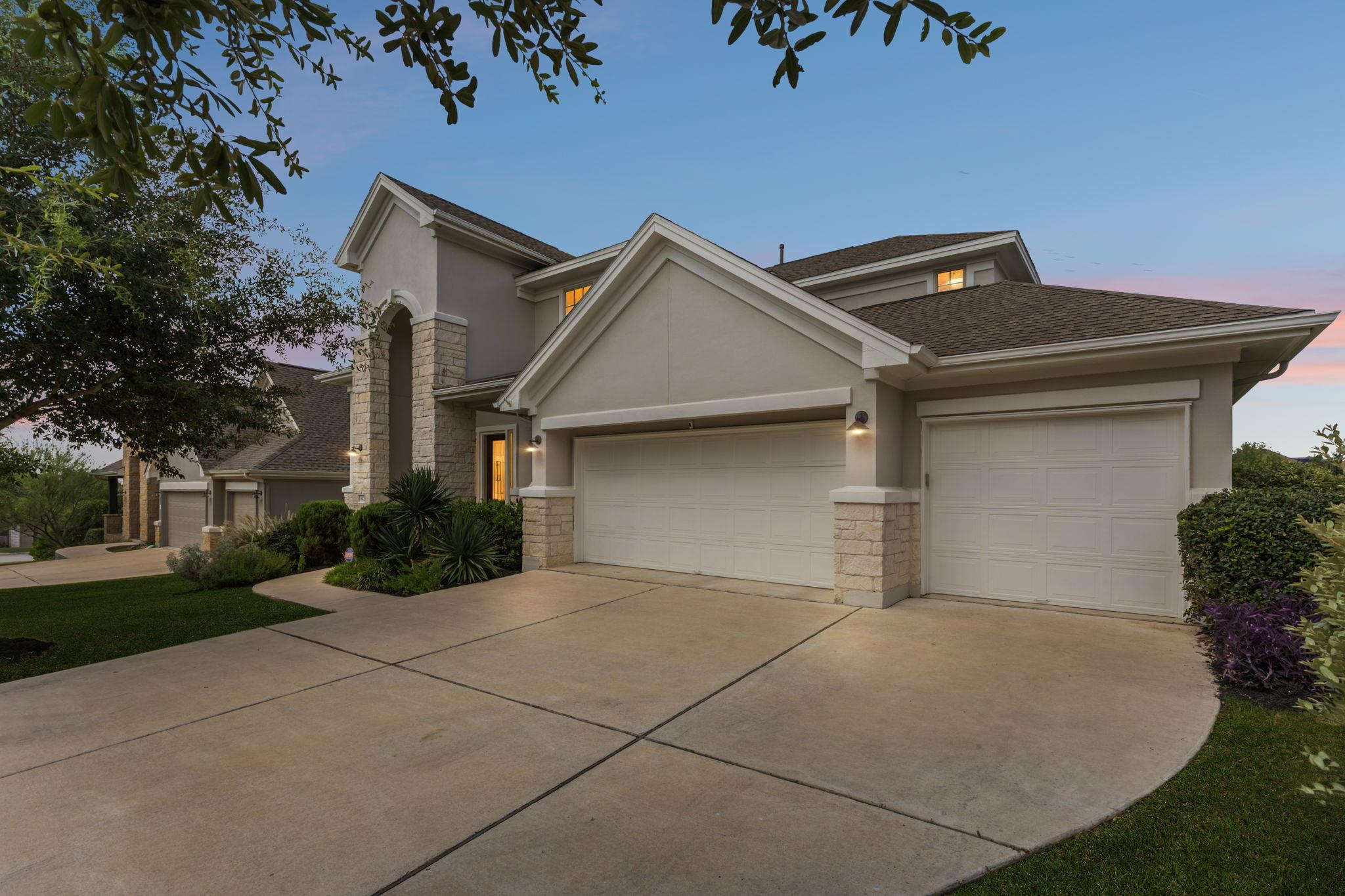 Listing photo 1 of 642  Jacksdaw Dr
