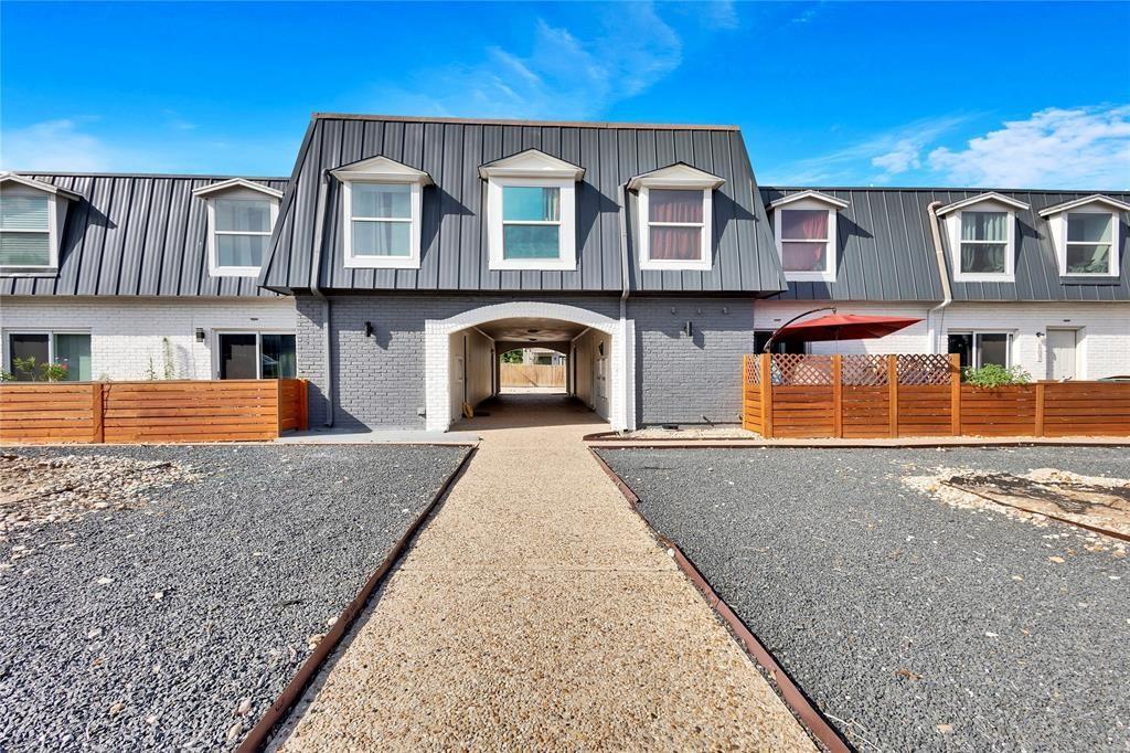 Listing photo 1 of 300 E Croslin St  #114