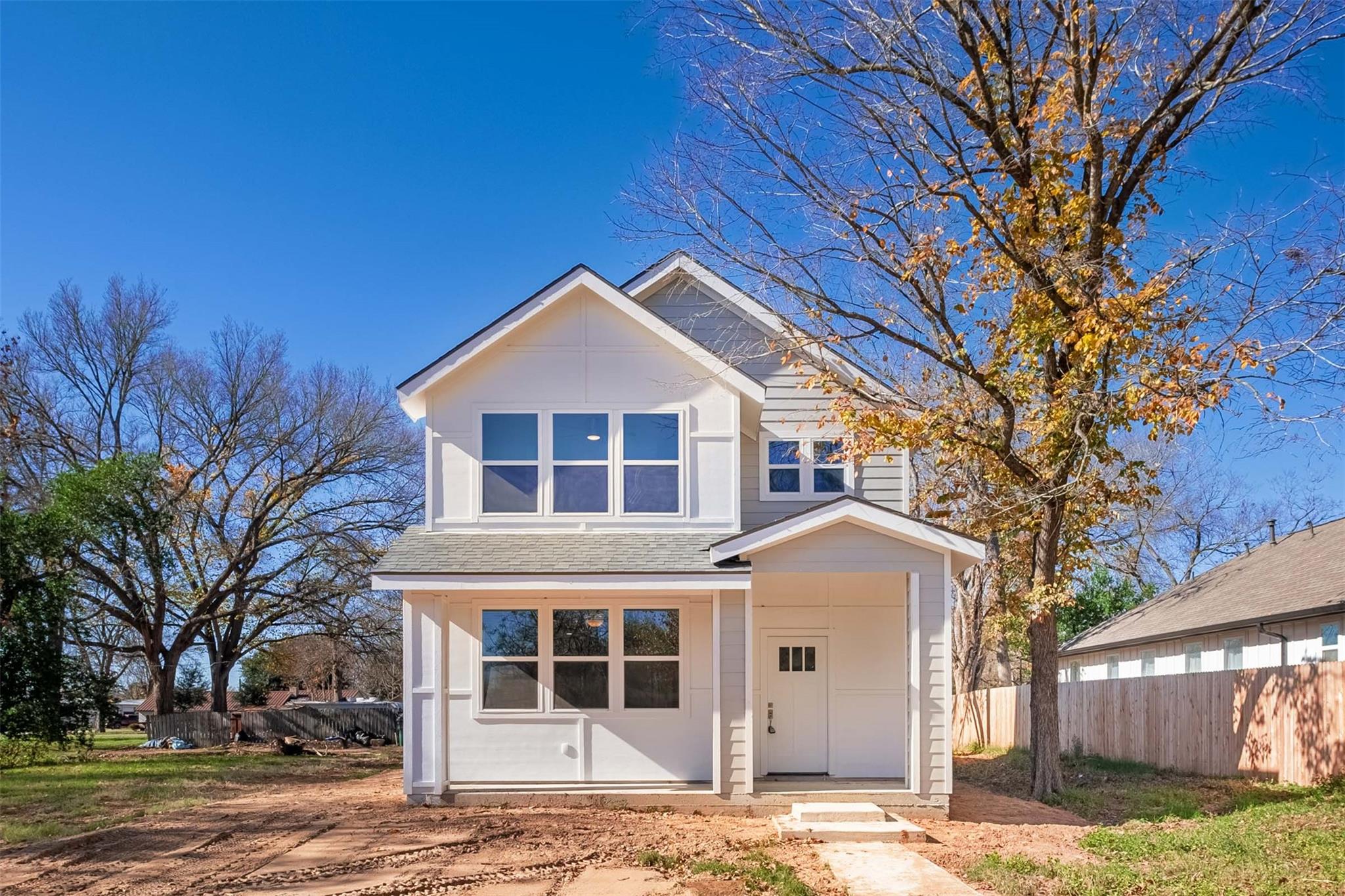 Listing photo 1 of 107  Wilkes St