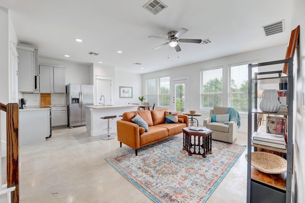 Listing photo 1 of 13501  Metric Blvd  #3