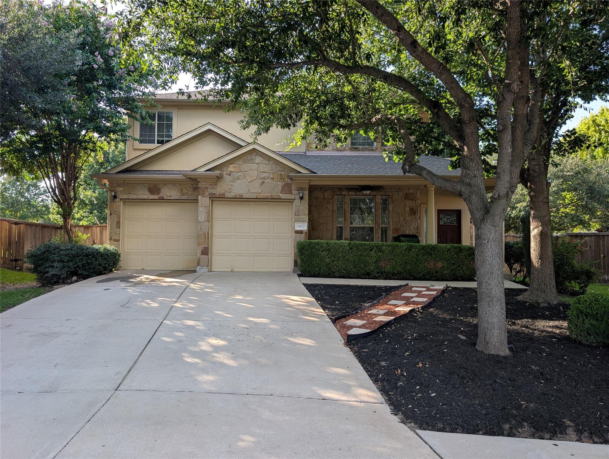 Listing photo 1 of 1602  Westmeadow Trl