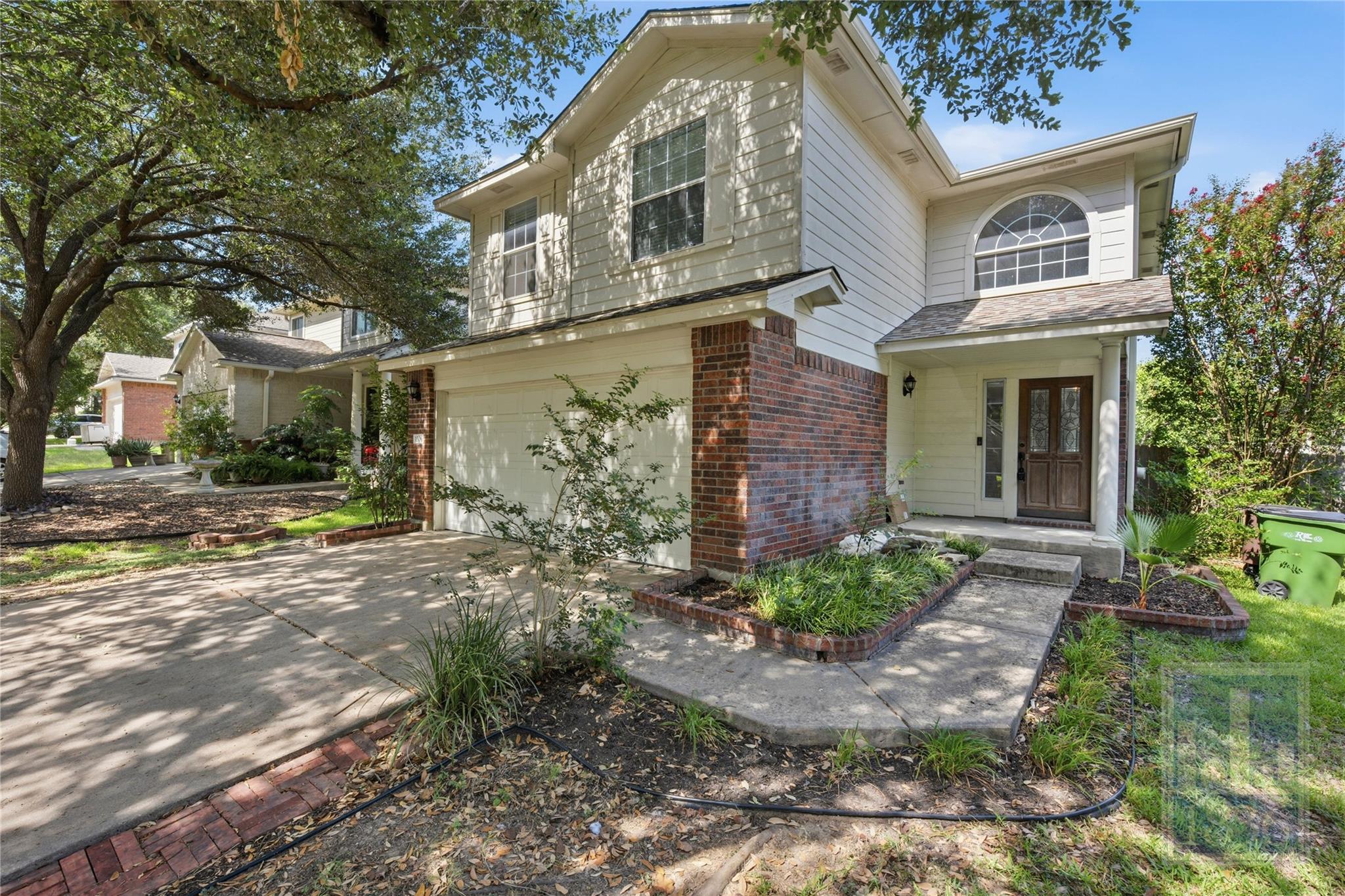 Listing photo 1 of 1506  Fort Lloyd Pl