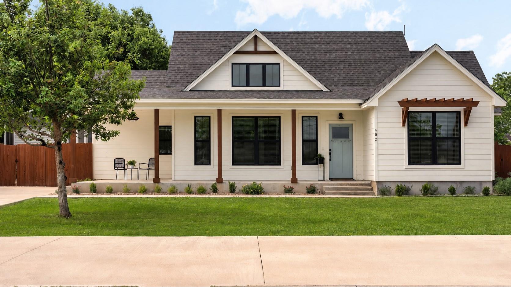 Listing photo 1 of 402 E Ash Dr