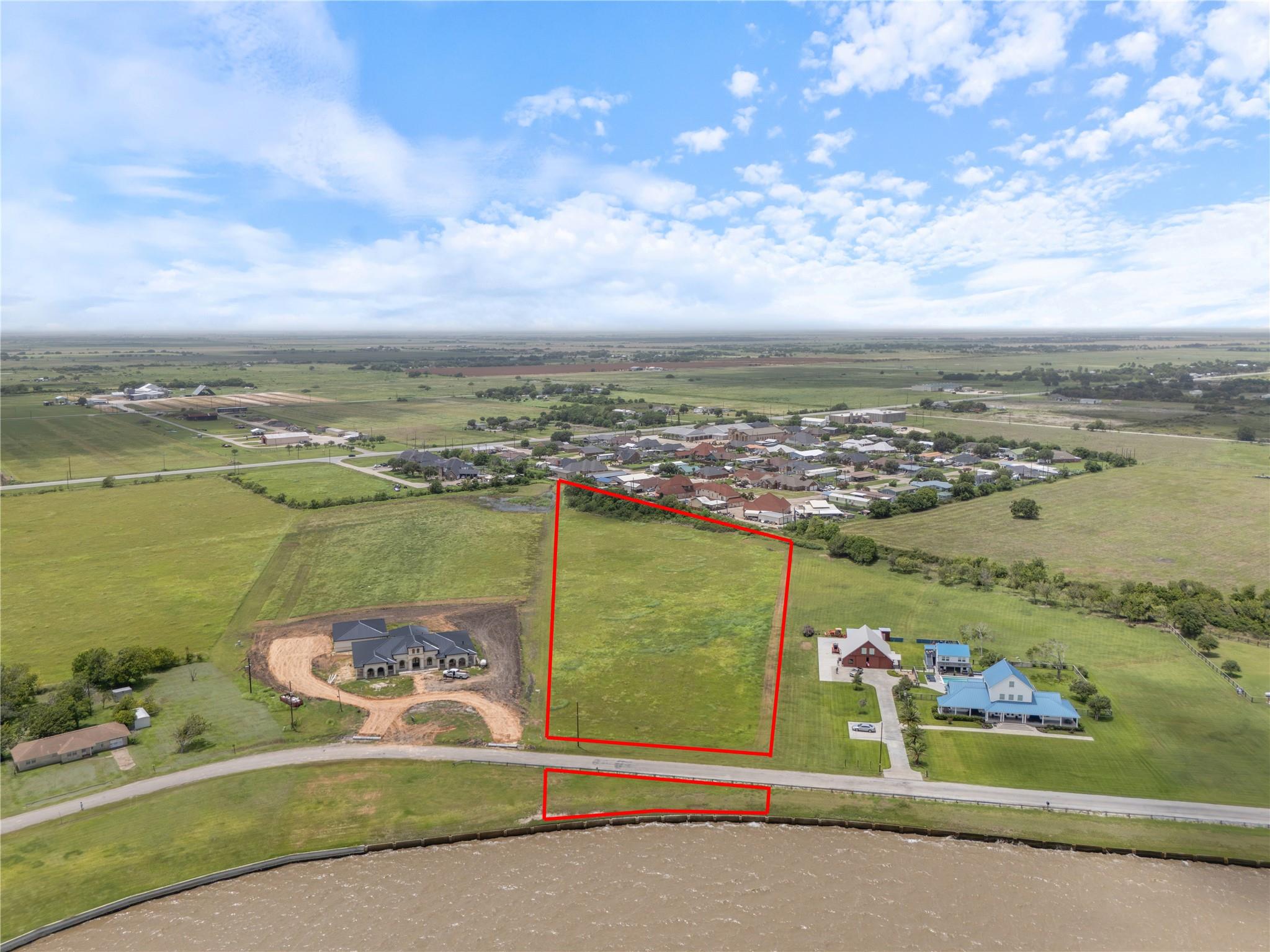 A spacious, buildable parcel with unobstructed vi