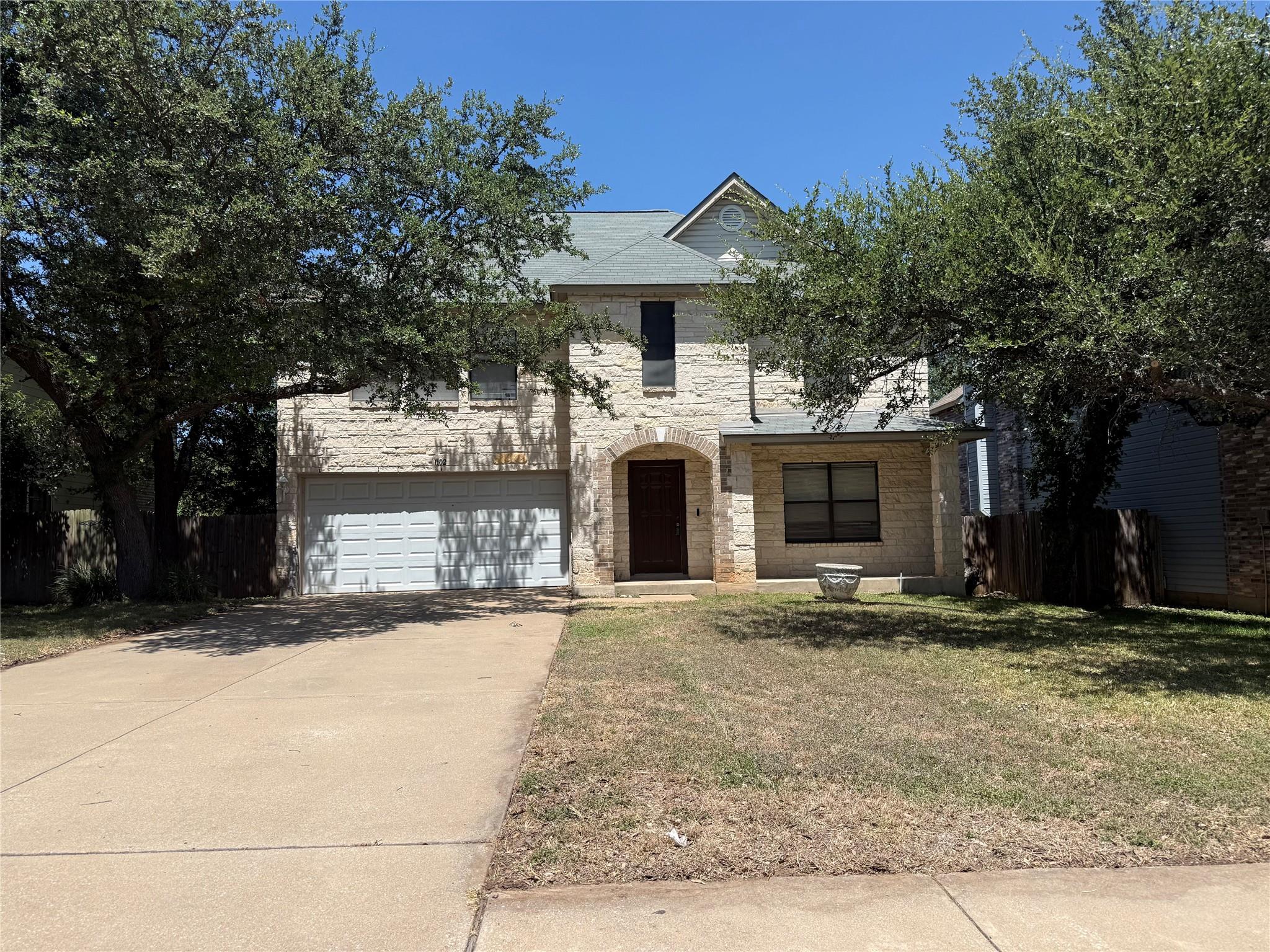Listing photo 1 of 1102  Comfort St