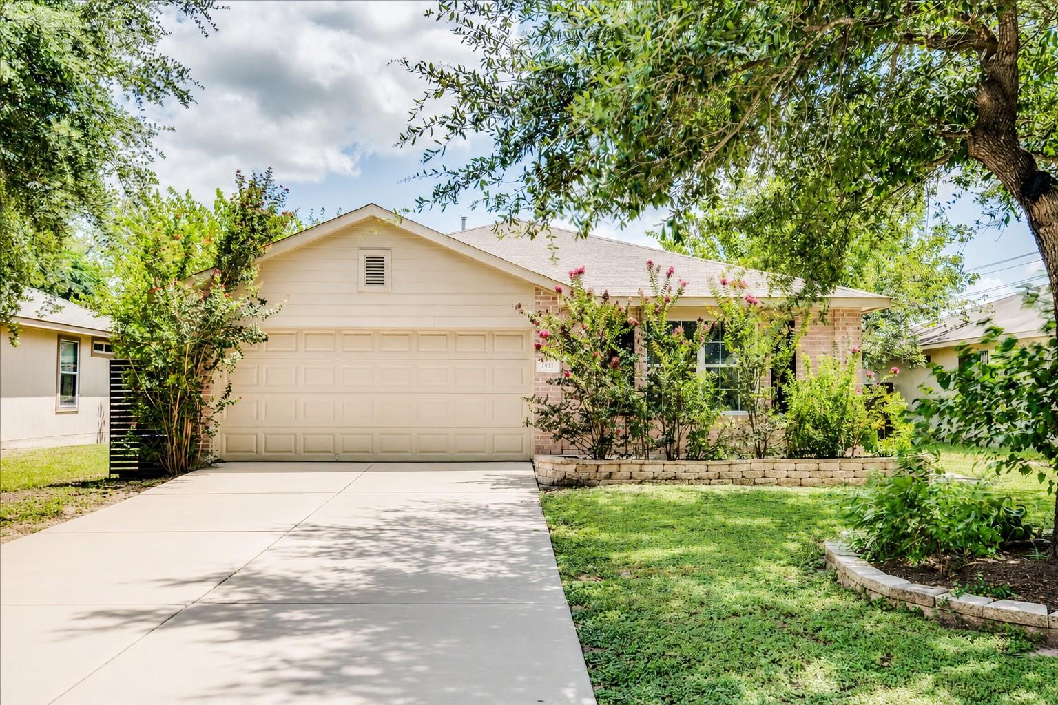 Listing photo 1 of 981  Goldenrod St