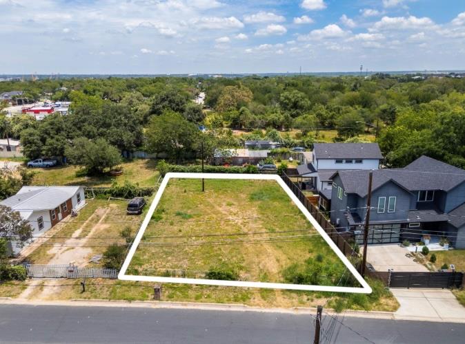 A promising land parcel awaiting development, bor