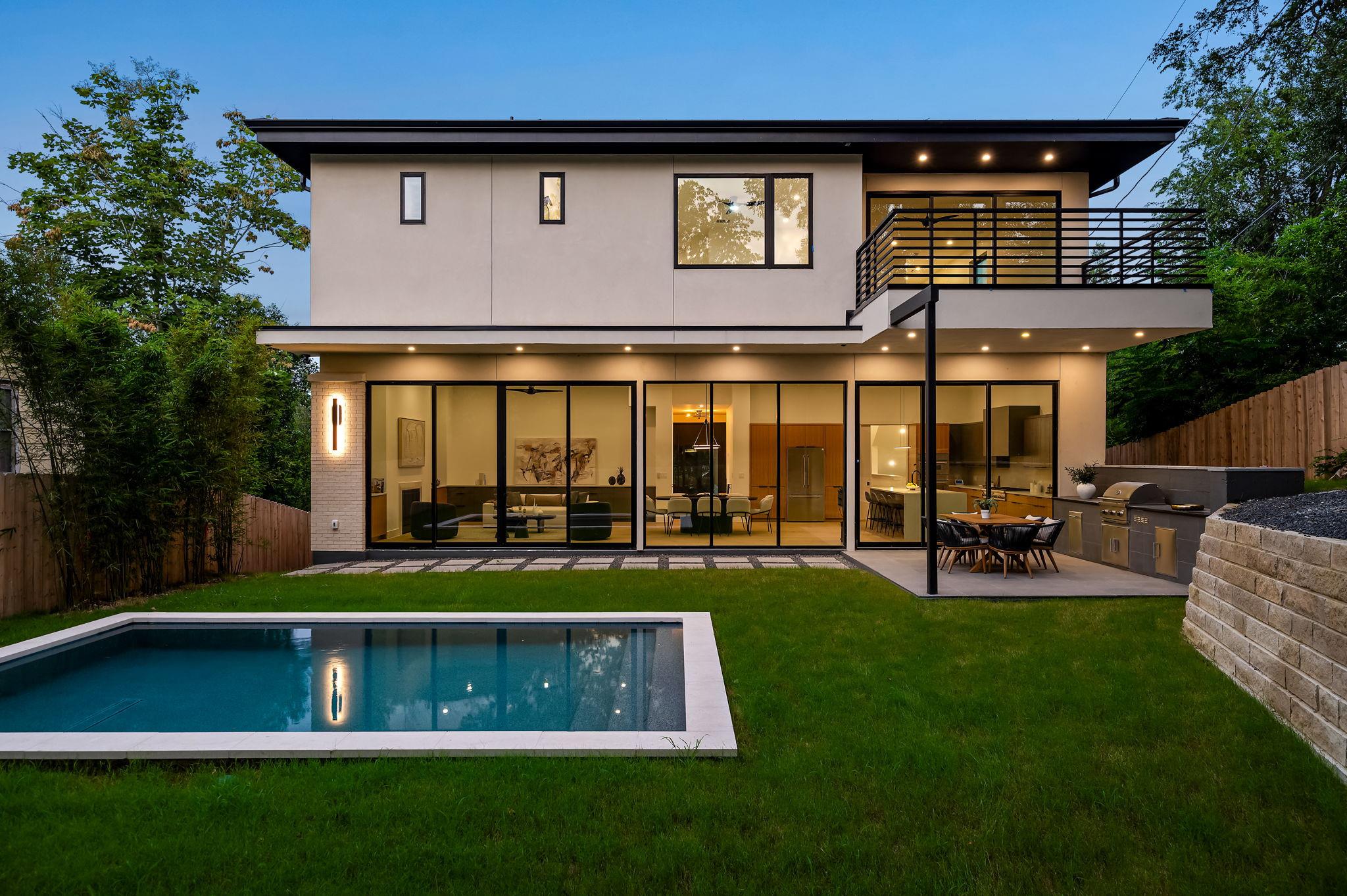 Listing photo 1 of 1102  Summit St